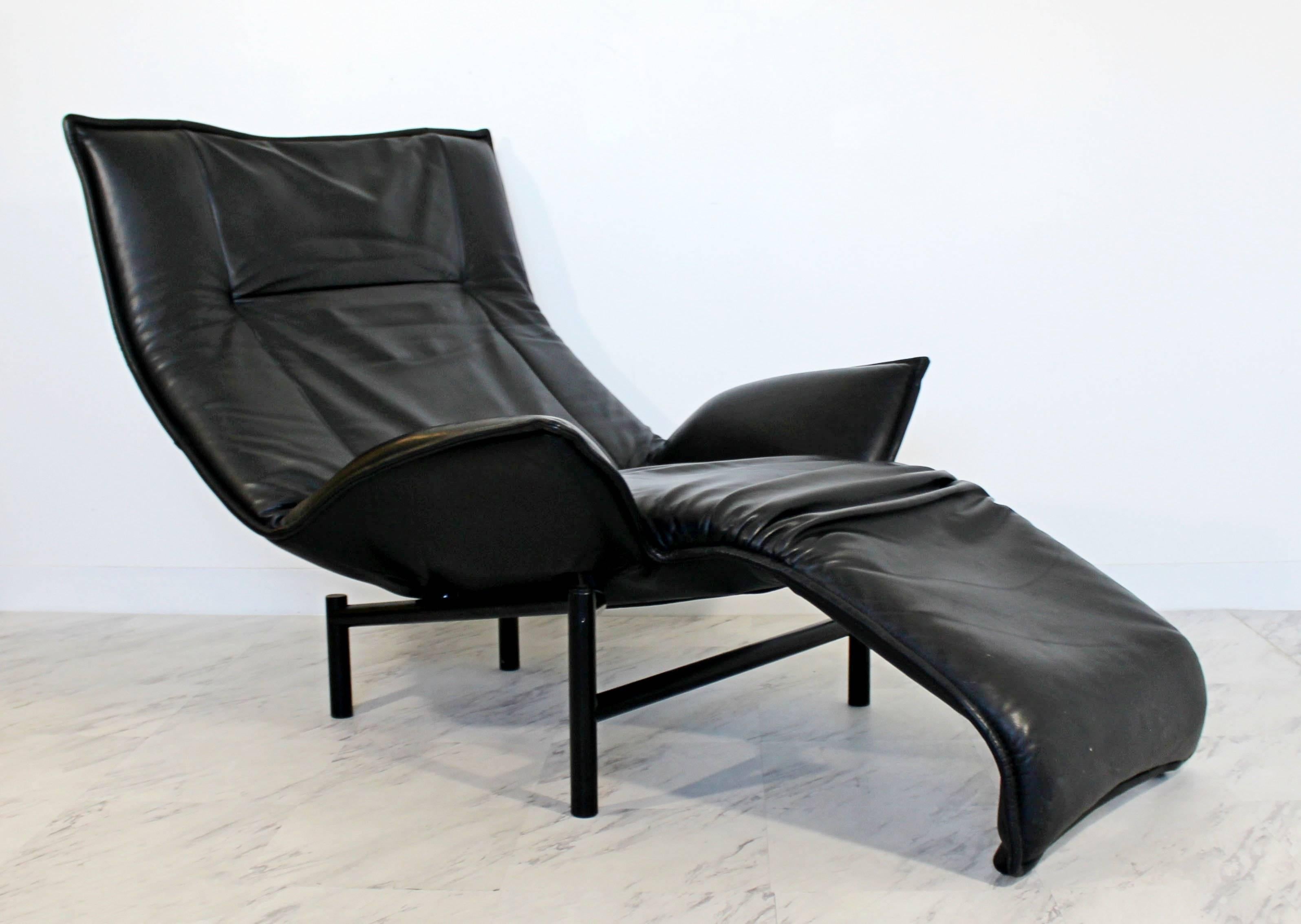 Late 20th Century Mid-Century Modern Black Leather Recliner Lounge Chairs Magistretti for Cassina