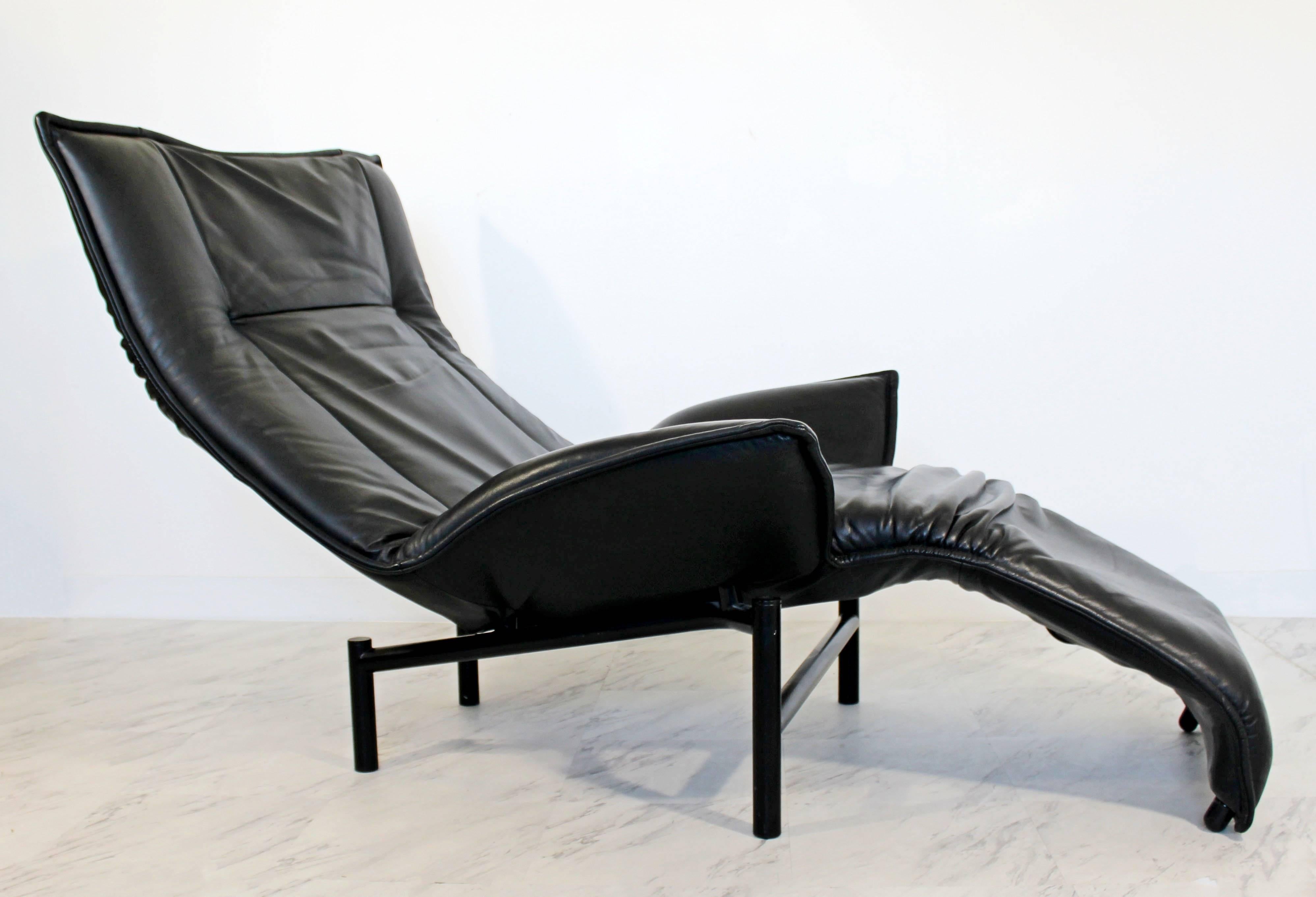 Mid-Century Modern Black Leather Recliner Lounge Chairs Magistretti for Cassina In Good Condition In Keego Harbor, MI