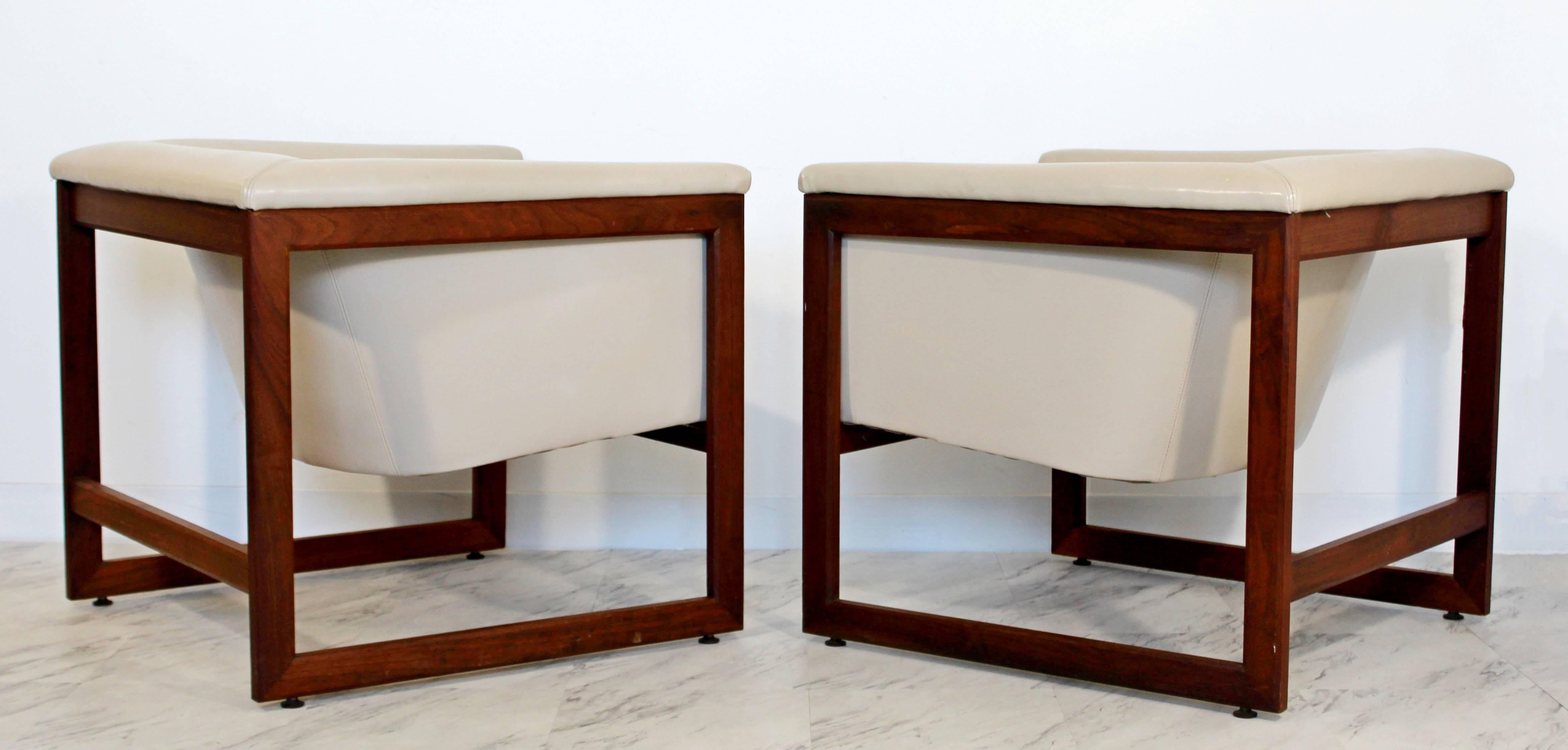 Late 20th Century Mid-Century Modern Milo Baughman Pair of Floating Cube Walnut Lounge Chairs