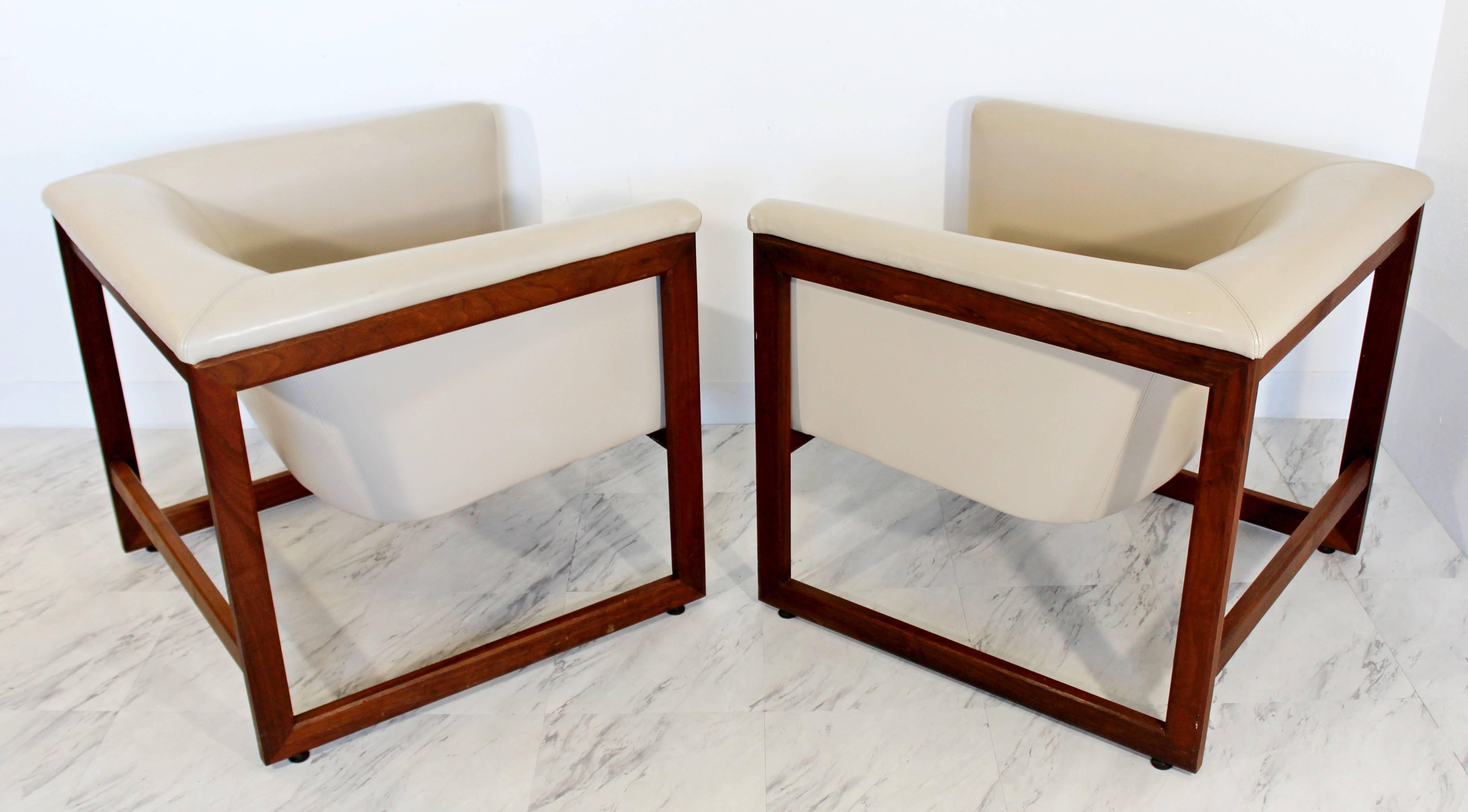 Mid-Century Modern Milo Baughman Pair of Floating Cube Walnut Lounge Chairs 1