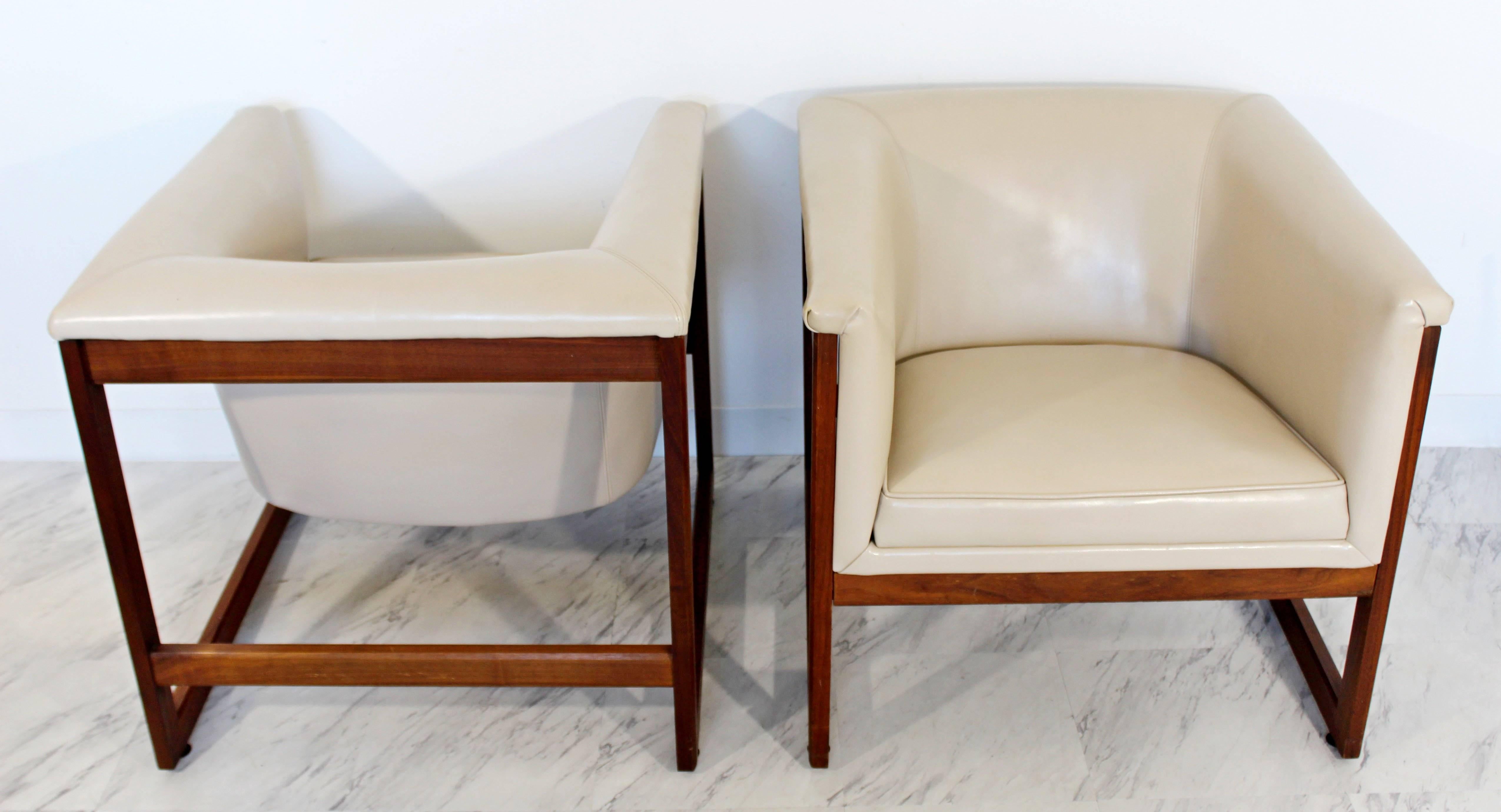 Mid-Century Modern Milo Baughman Pair of Floating Cube Walnut Lounge Chairs 3