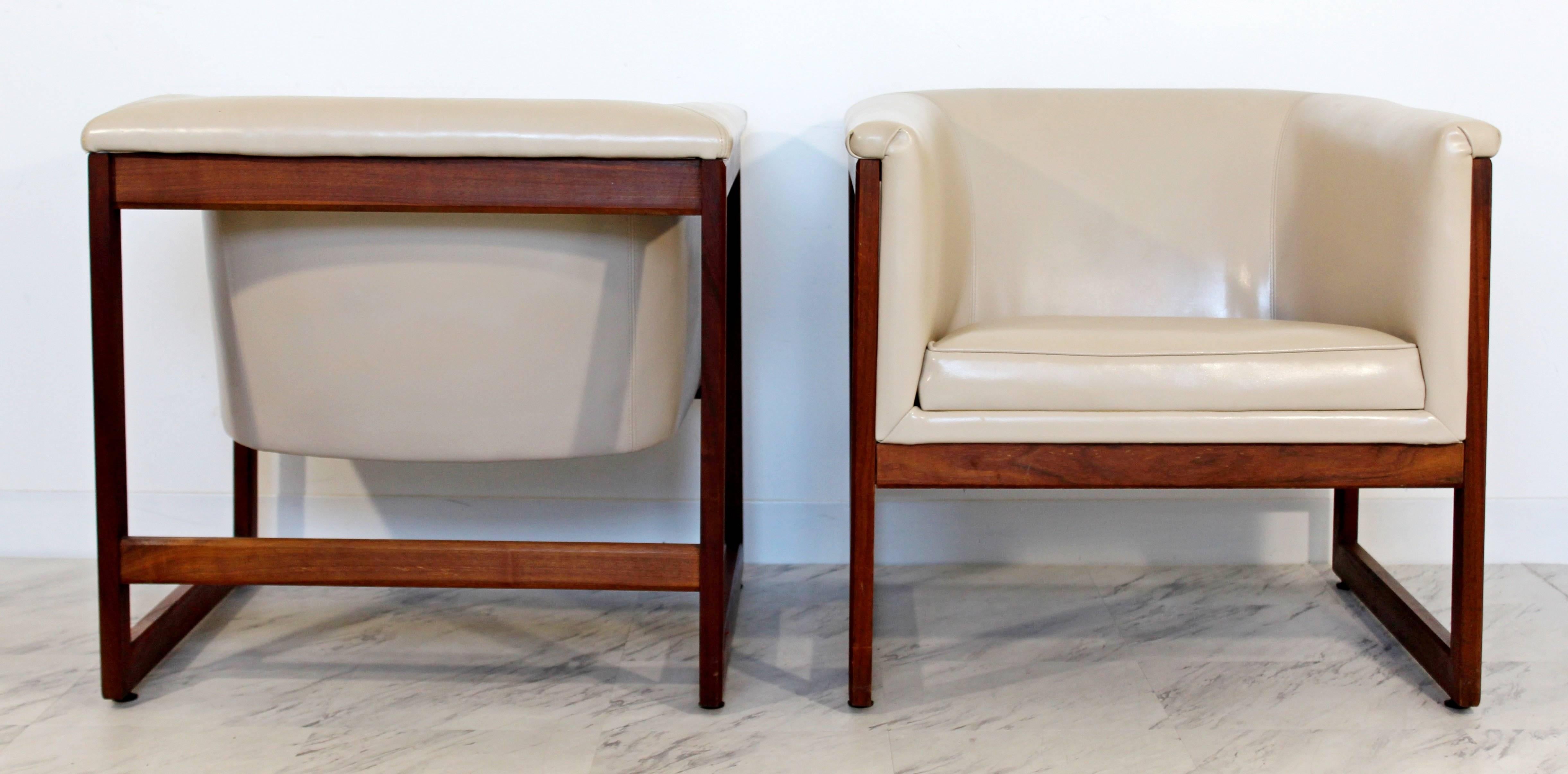 Mid-Century Modern Milo Baughman Pair of Floating Cube Walnut Lounge Chairs 2