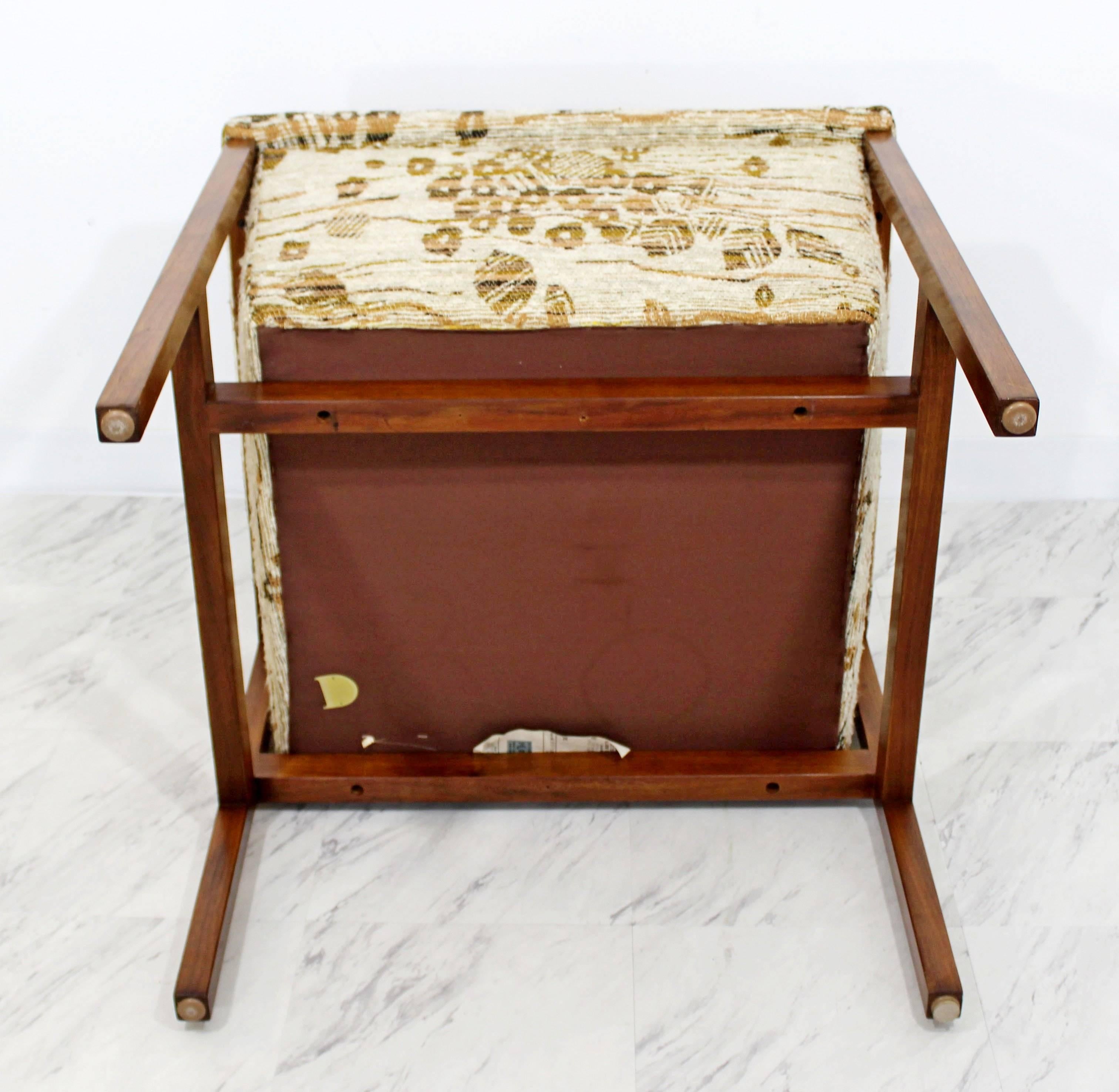 Mid-Century Modern Dunbar Wood Framed Cube Accent Lounge Chair 3