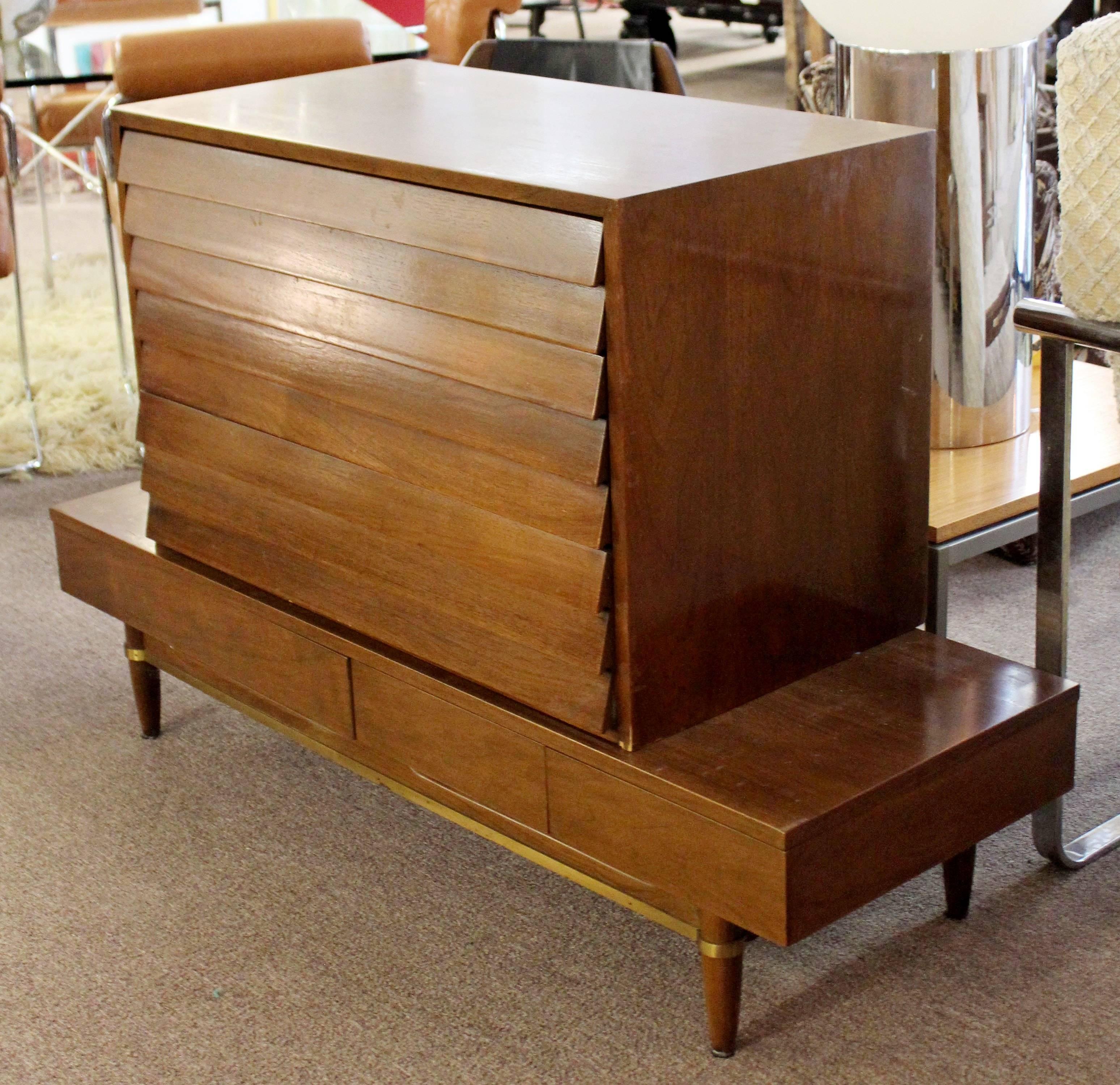 Late 20th Century Mid-Century Modern Dania Dresser Bench Console Table Merton Gershun Martinsville