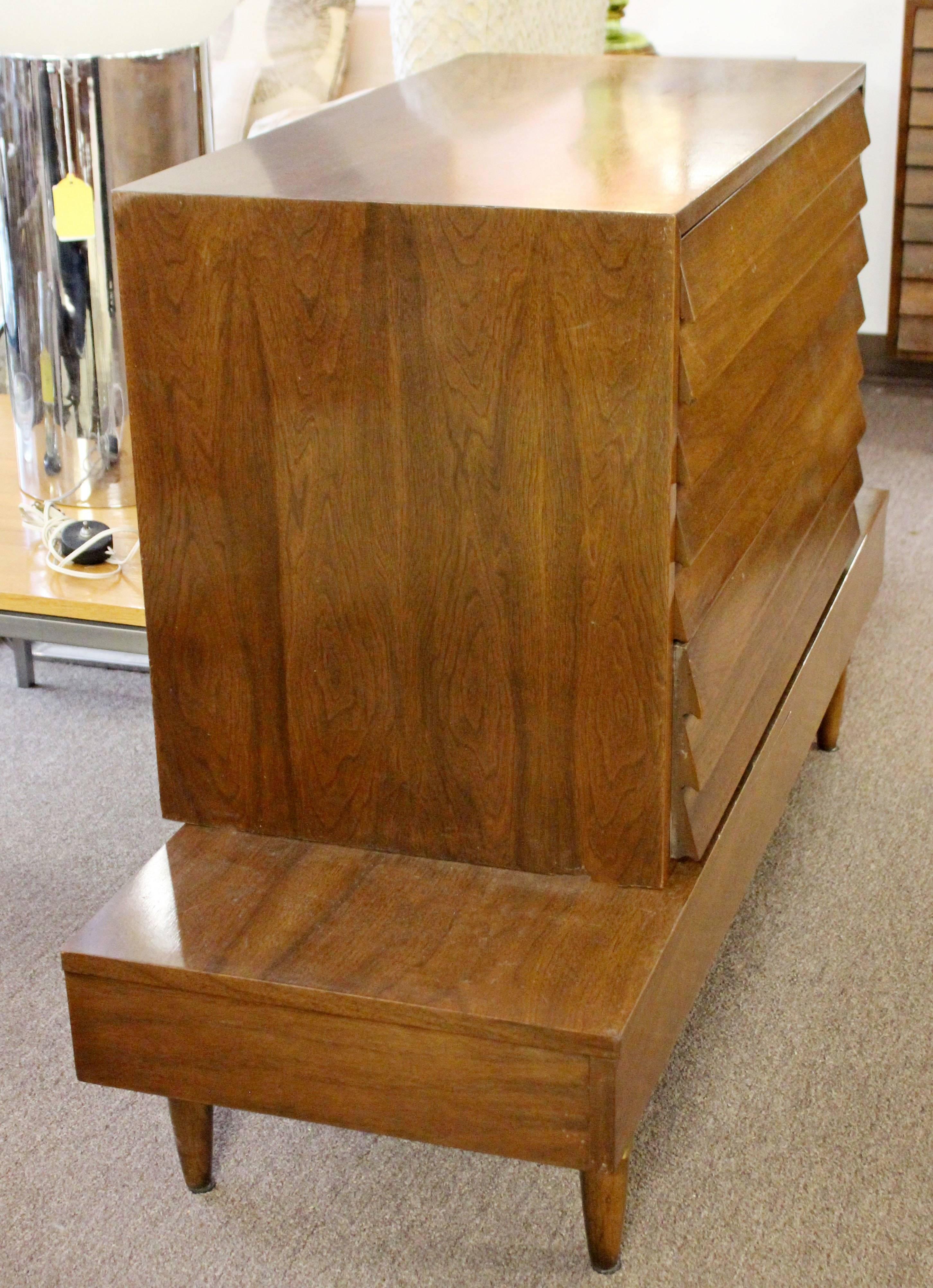 Mid-Century Modern Dania Dresser Bench Console Table Merton Gershun Martinsville In Good Condition In Keego Harbor, MI