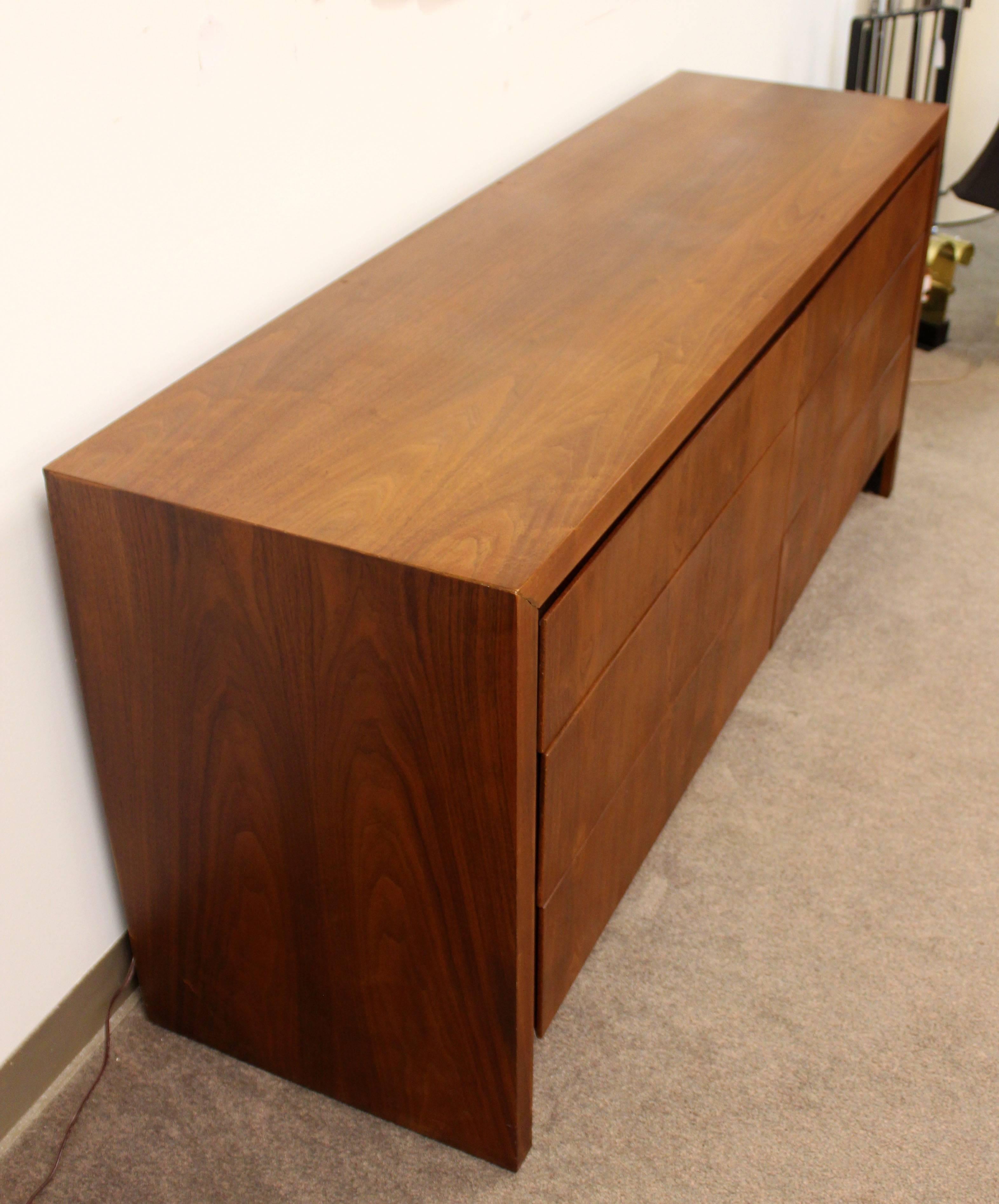 Mid-20th Century Mid-Century Modern Walnut Dresser Credenza Merton Gershun Dillingham, 1960s