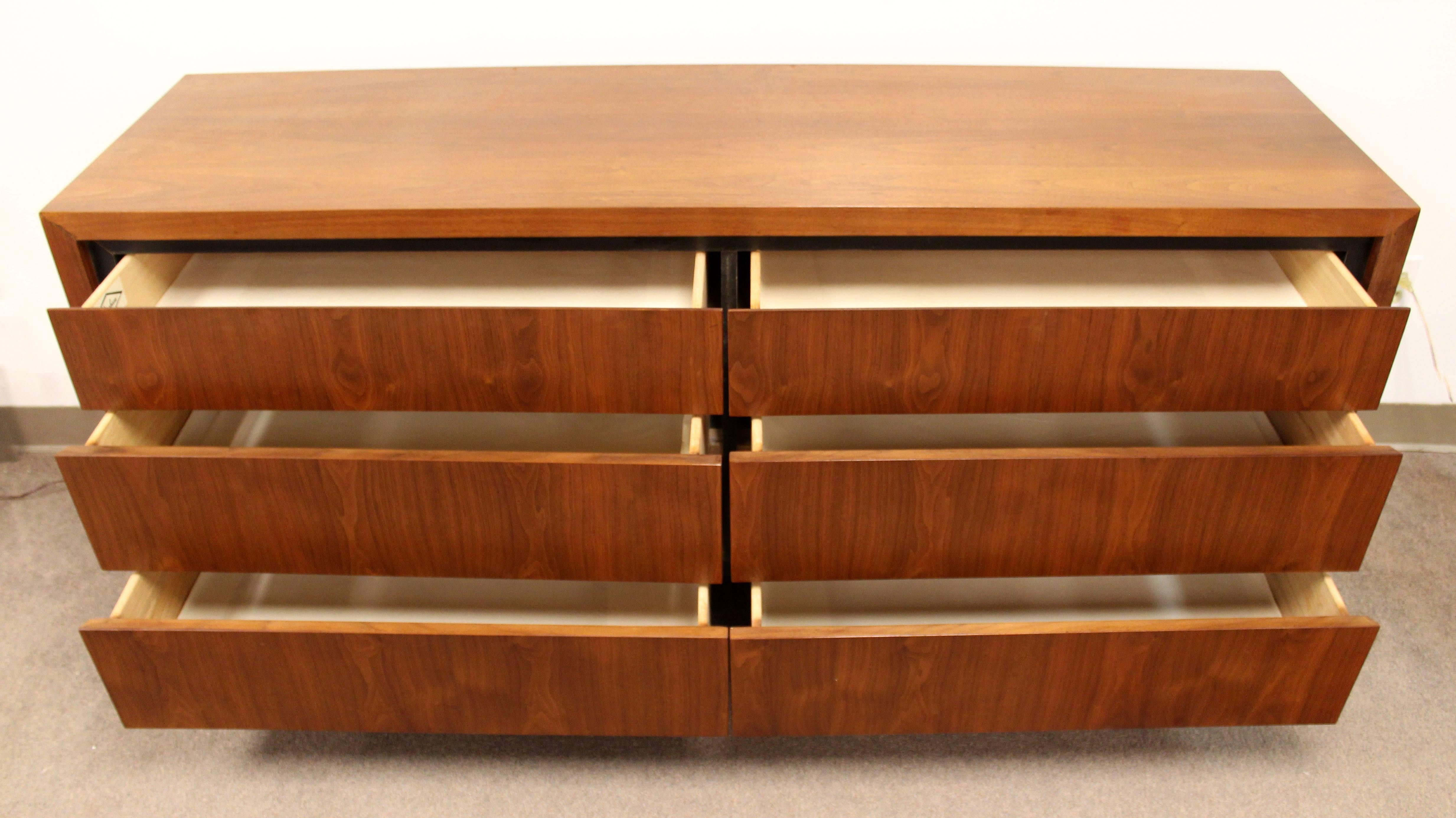 Mid-Century Modern Walnut Dresser Credenza Merton Gershun Dillingham, 1960s 3