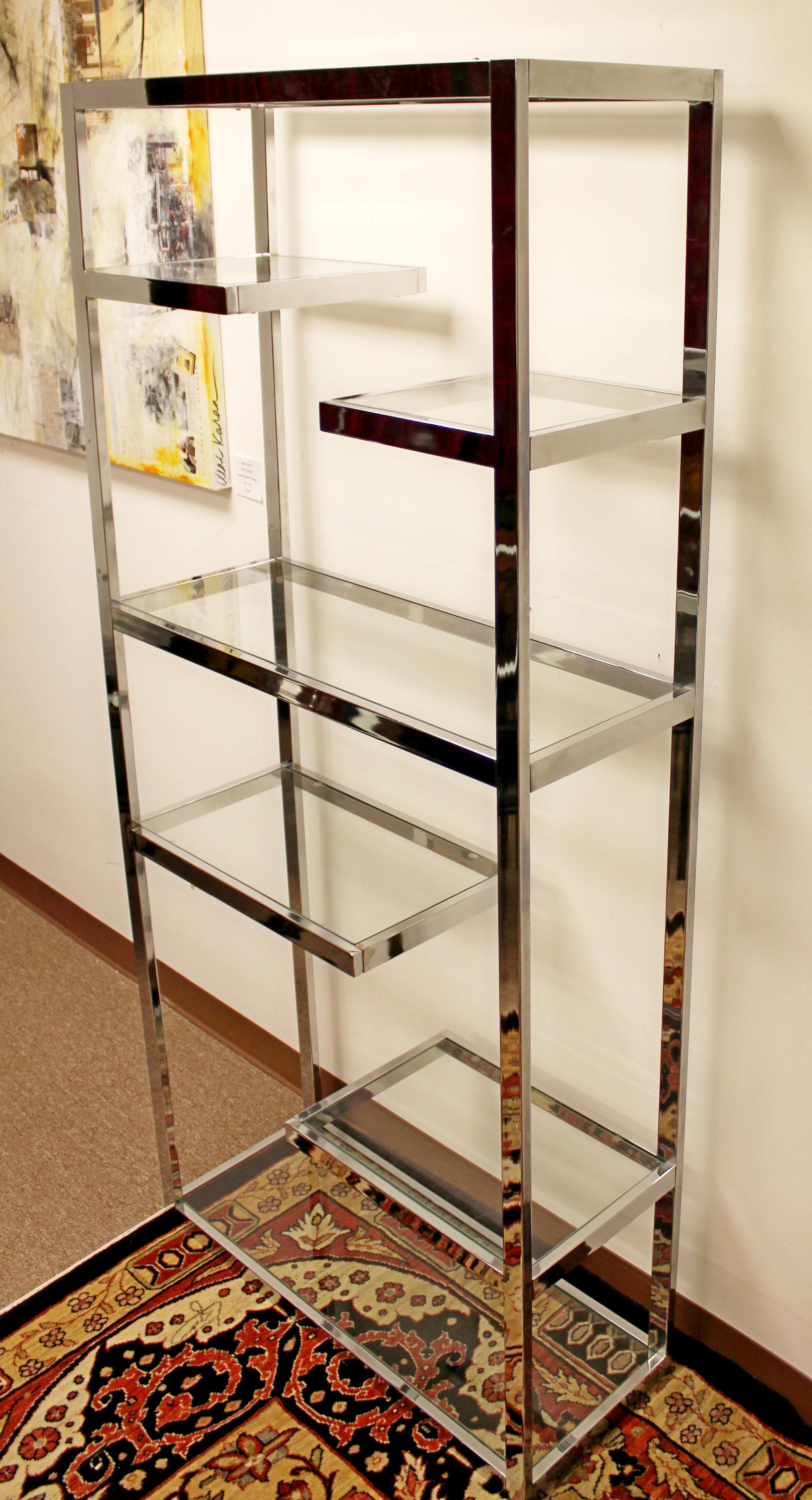 Mid-Century Modern Milo Baughman Chrome and Glass Shelves Étagère, 1970s In Good Condition In Keego Harbor, MI