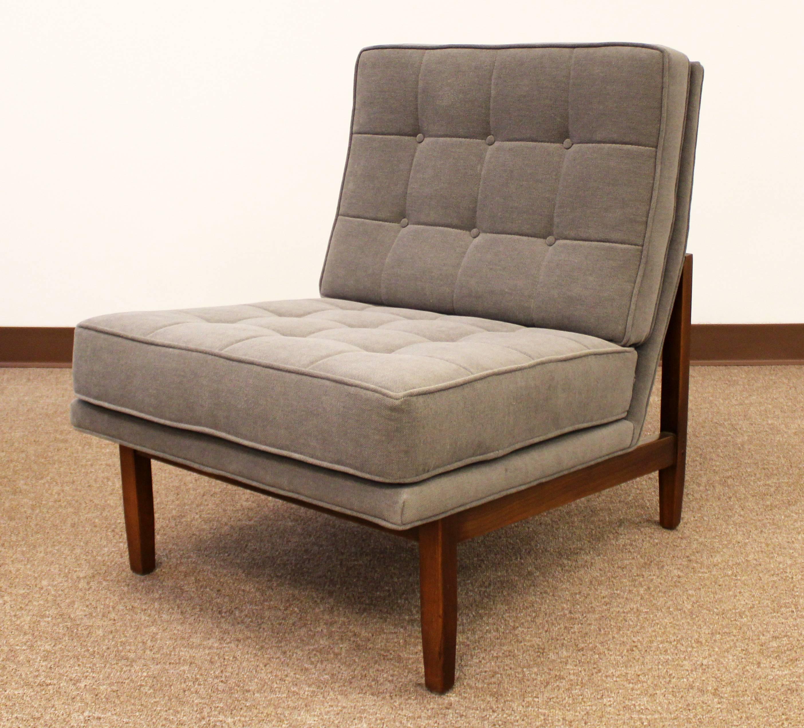 Mid-Century Modern Early Rare Florence Knoll Two-Seat Sofa and Chair In Excellent Condition In Keego Harbor, MI