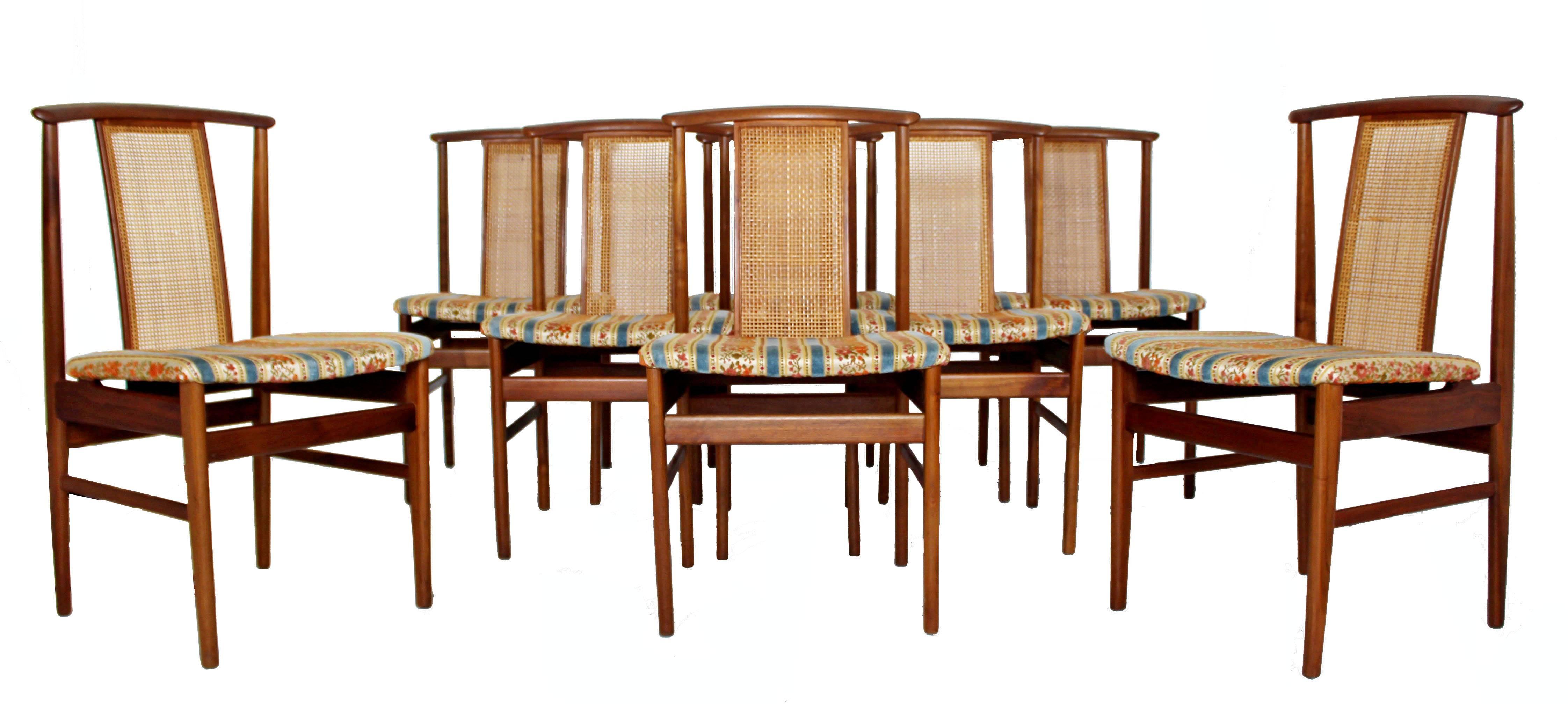 For your consideration is a magnificent, dining set, including eight teak and cane side dining chairs and an expandable table with two leaves, by Folke Olsson for Swedish company DUX, circa the 1960s. In excellent condition. Chairs can be