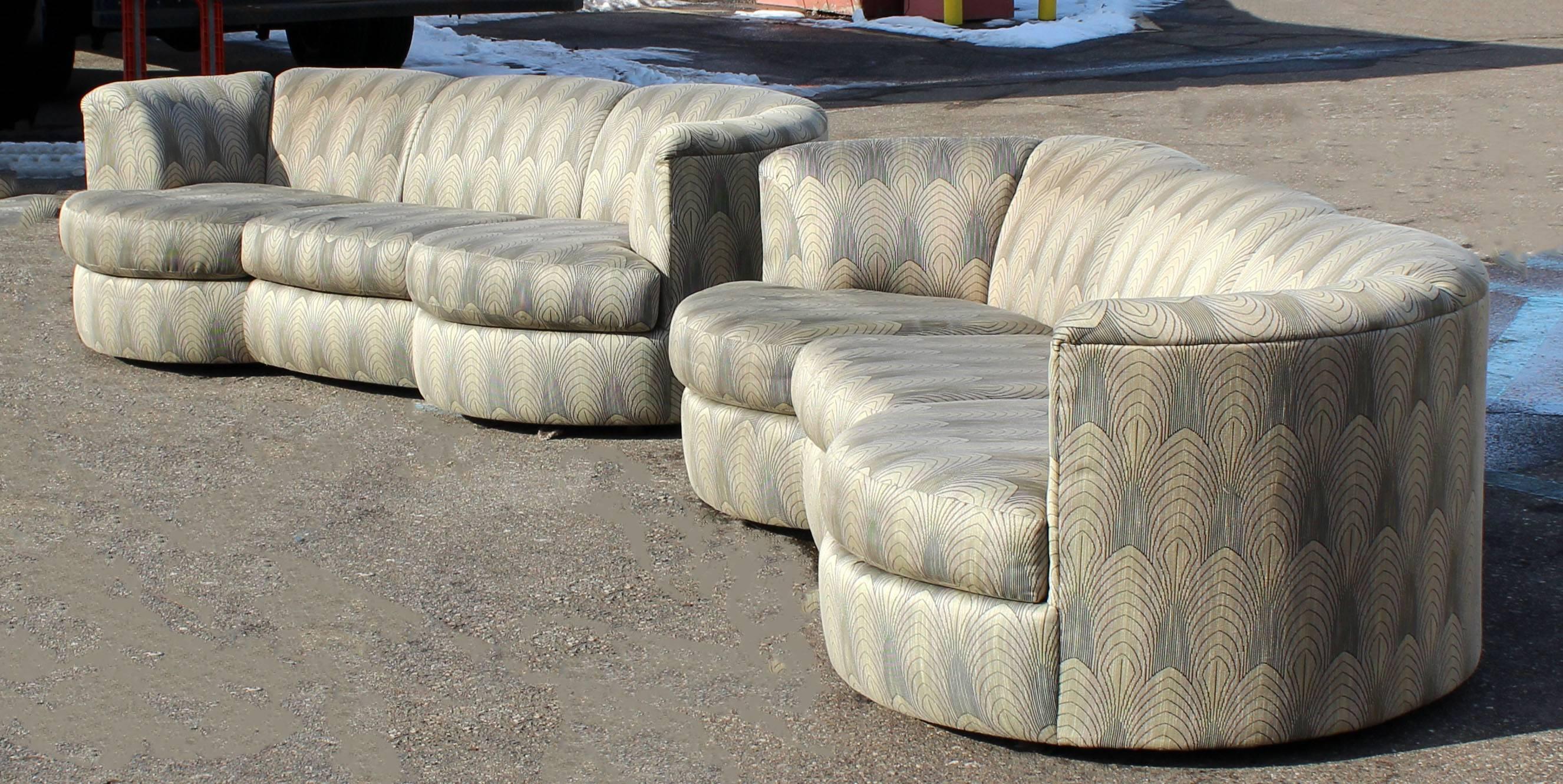 Mid-Century Modern Pair of Curved Three-Seat Sofas, 1980s In Good Condition In Keego Harbor, MI