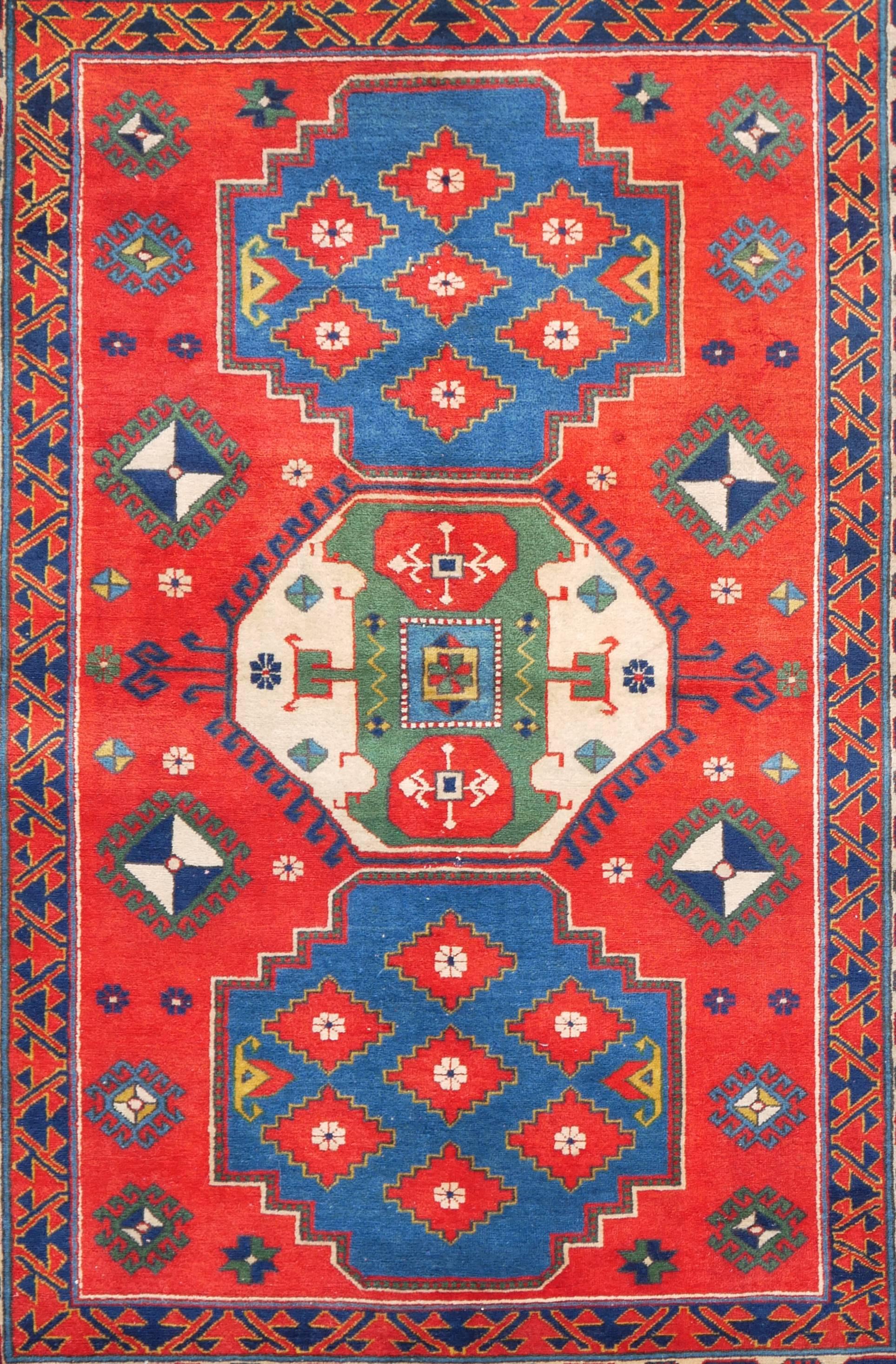 Description: 

This is vintage Lori Pambak from Persian Azejberjan
Origin: Iran, Azejberjan province Caucasus
Age: likely over 50 years old
Material: wool on wool double weft cotton
Weaving type: Hand-knotted 

Size: 200 x 138 cm or 6.6 x 4.5 feet