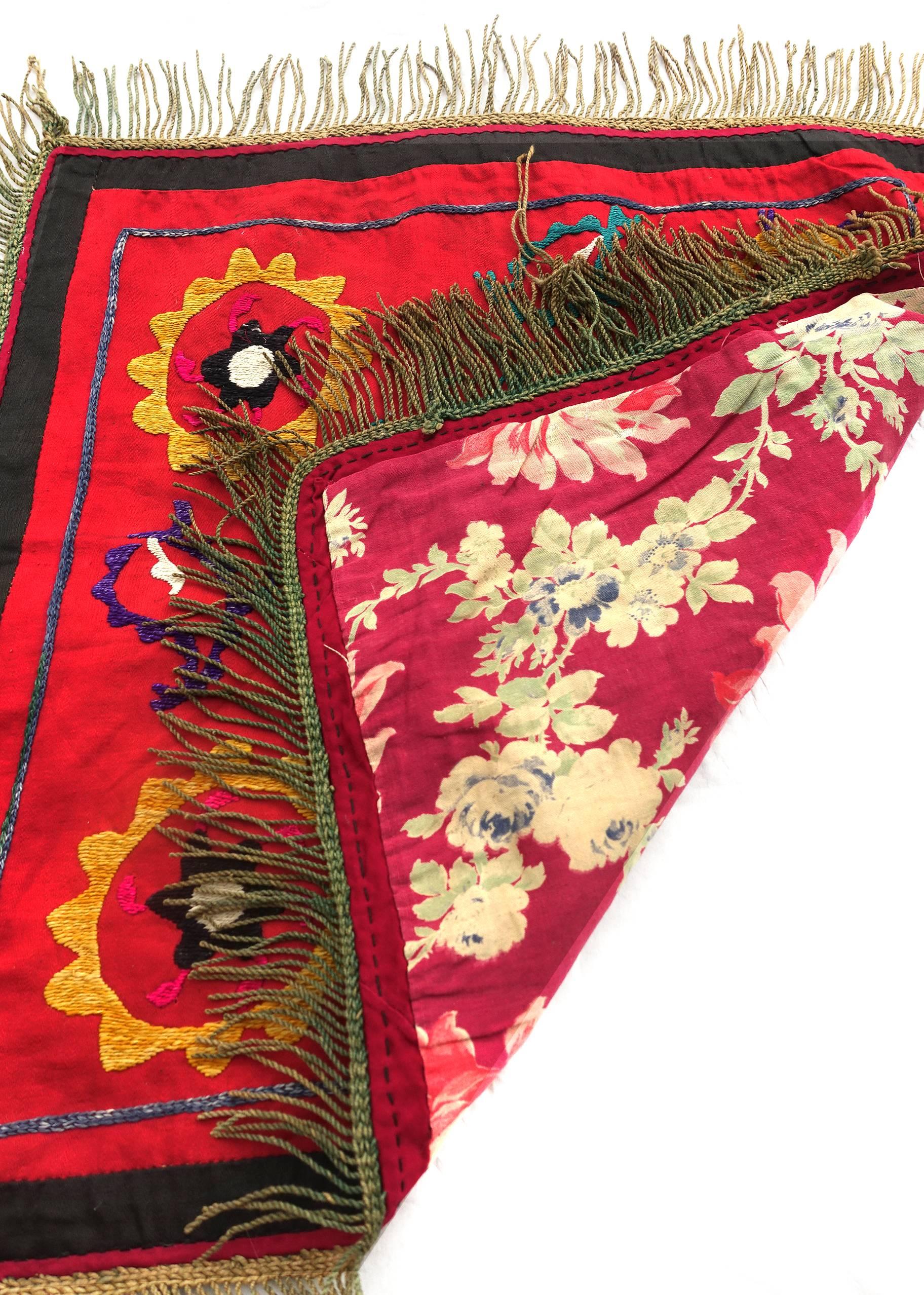 Uzbeki Silk Suzani and Silk Pillow Embroidery First Half of the 20th Century For Sale 1