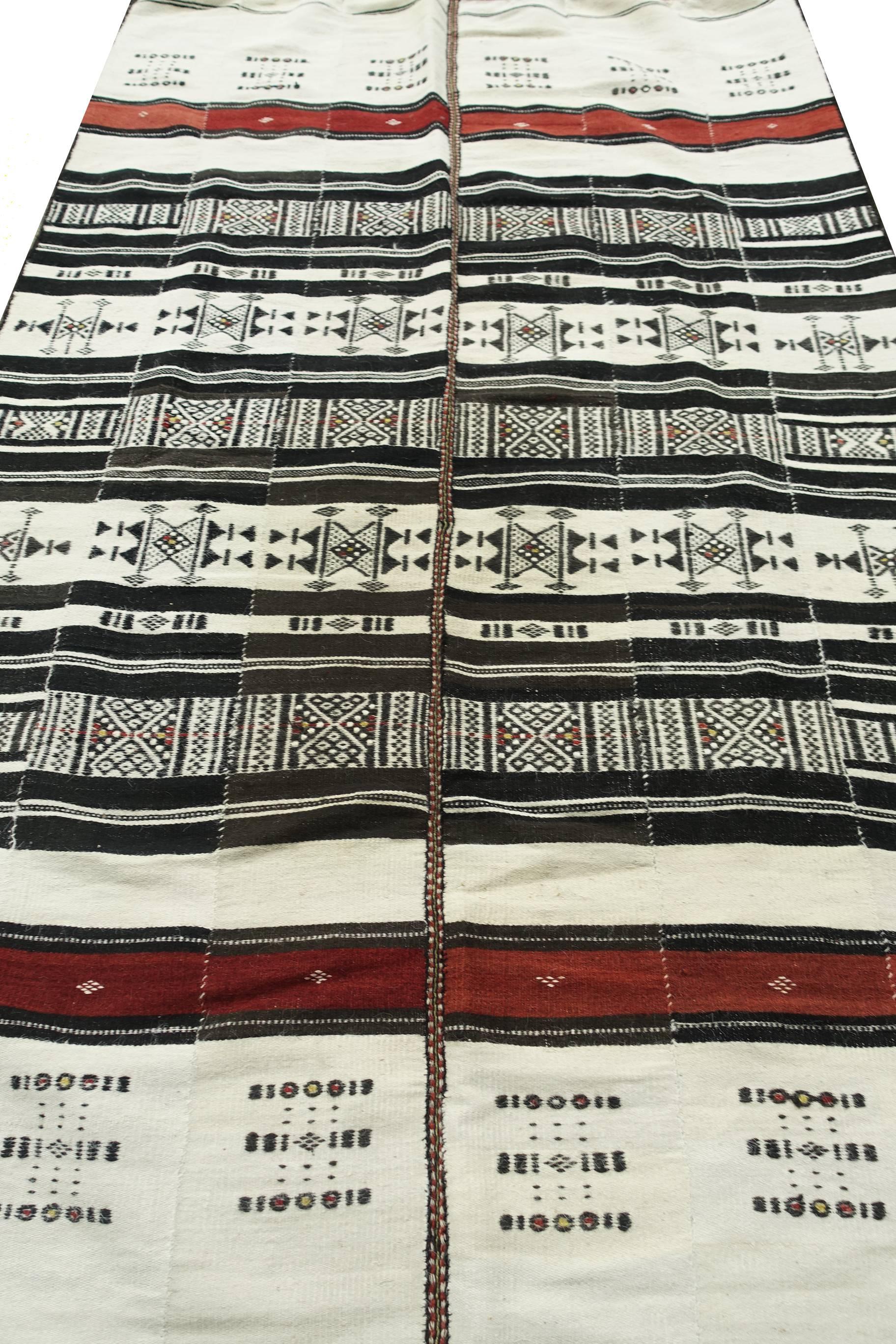 Authentic vintage hand-knotted Fula tribe wedding blanket in excellent condition
This is a beautiful African Tribal flat-weave handcrafted by the pastoral Fula tribe from West Africa 
Khasa are the ceremonial fabrics of the Fulani tribe., they are