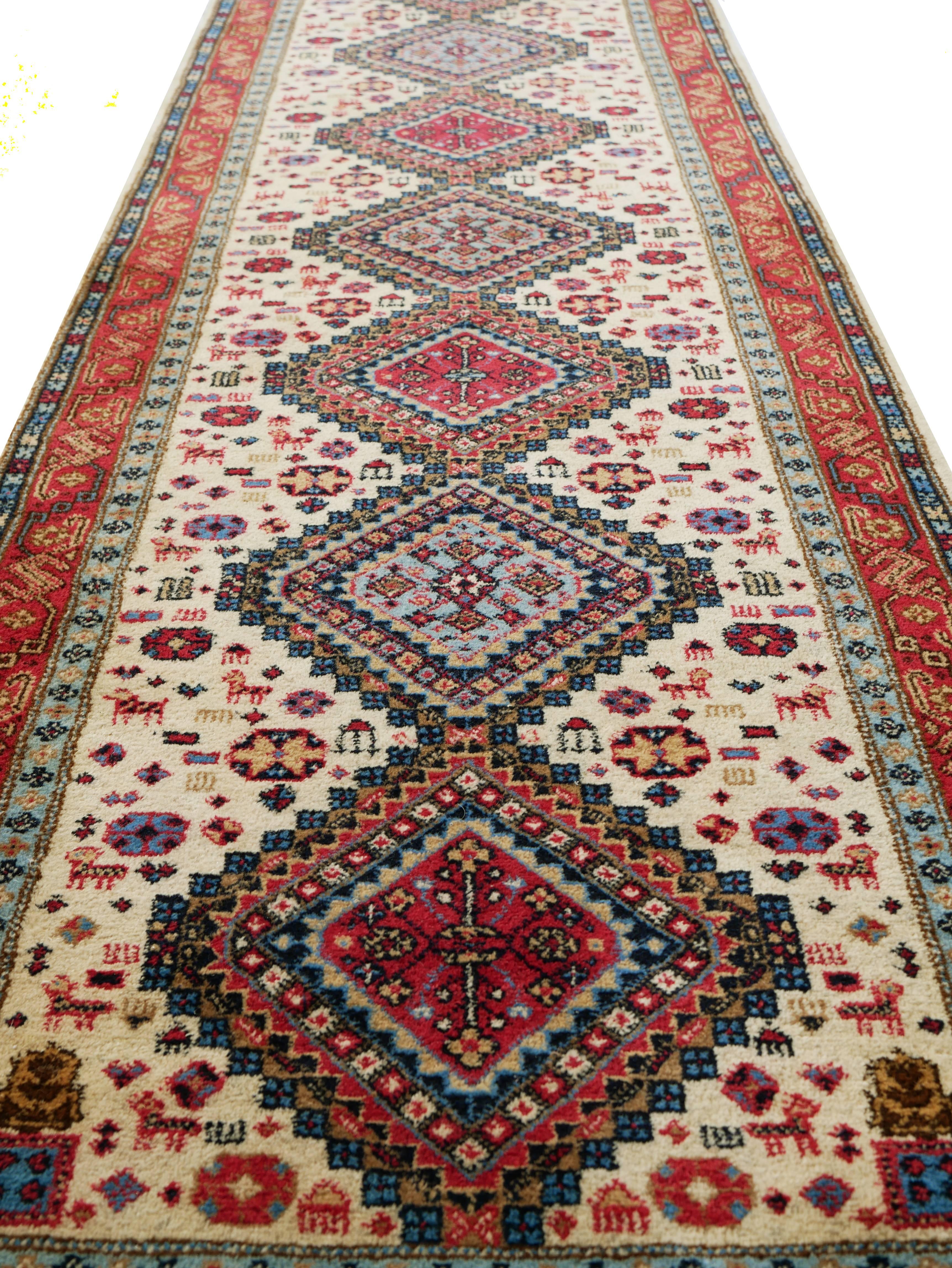 Beautiful Contemporary Persian Tabriz Runner In Excellent Condition For Sale In Edinburgh, GB