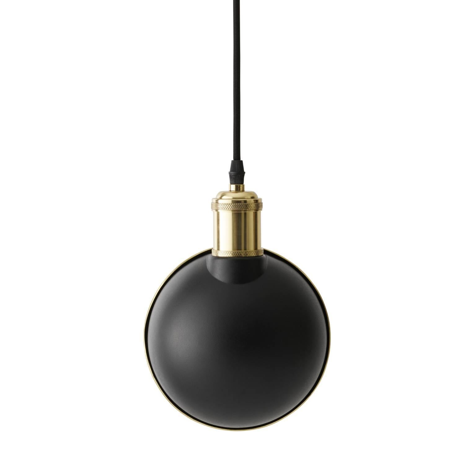 The Tribeca series is a mix of lamps, pendants and chandeliers, all inspired by New York City glamour in the late 1930s. The name Tribeca refers to a very popular part of New York on lower west Manhattan, the triangle below Canal Street.

The