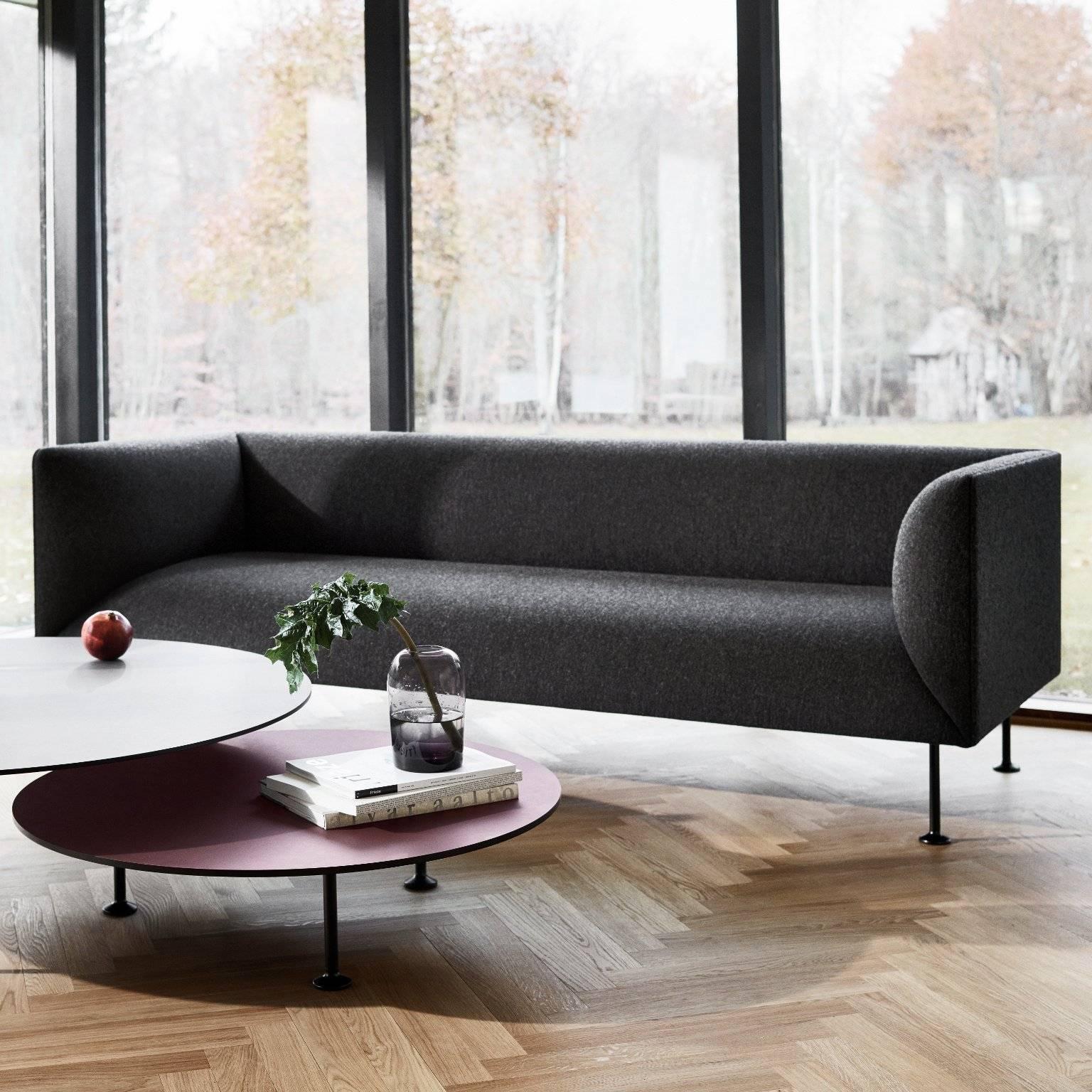 Godot is a comfortable and generous sofa series comprising two and three-seat sofas as well as an armchair. The inner 