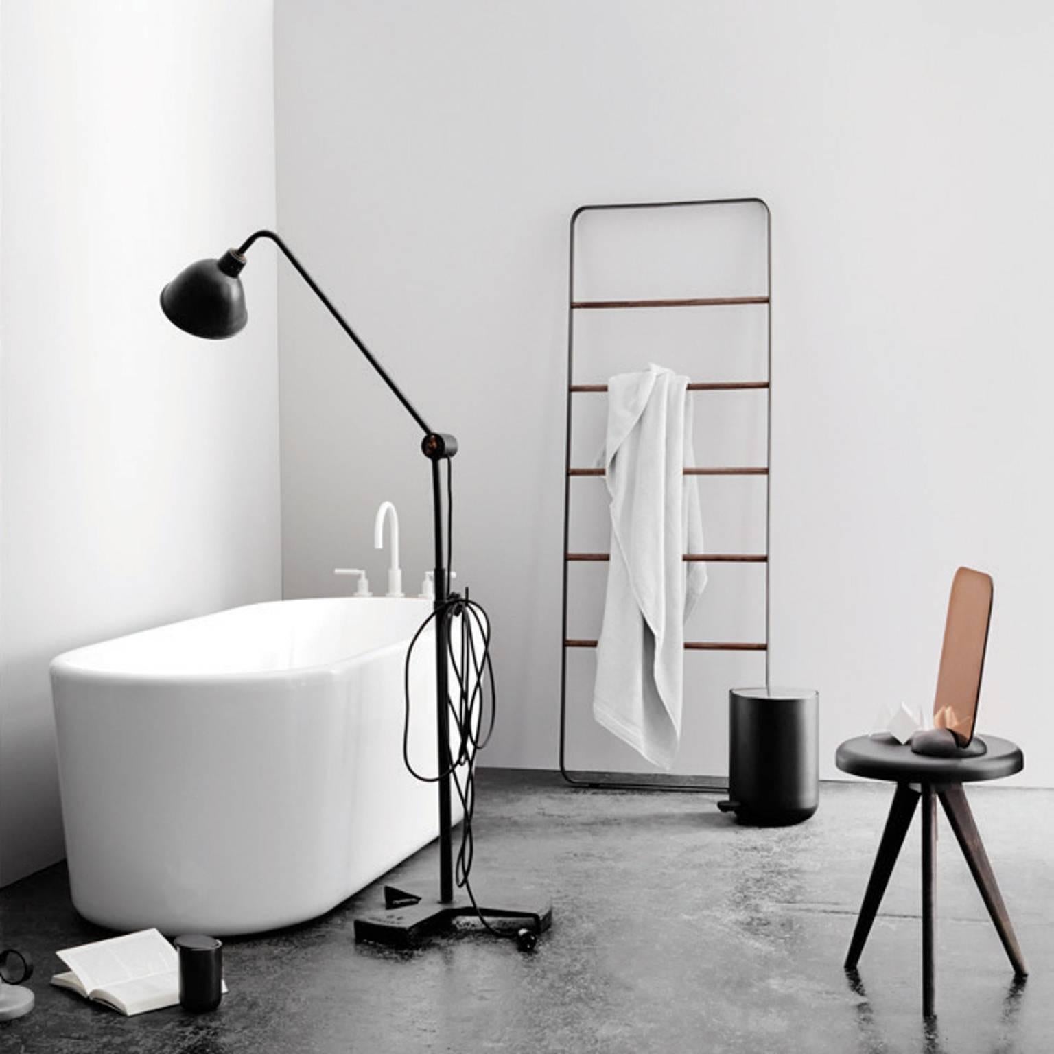 The towel ladder is an informal and flexible piece of furniture made for storing towels and accessories in the bathroom, clothes in the bedroom or scarves and coats in the hallway. It’s easy to move around the house and the leather strap at the top