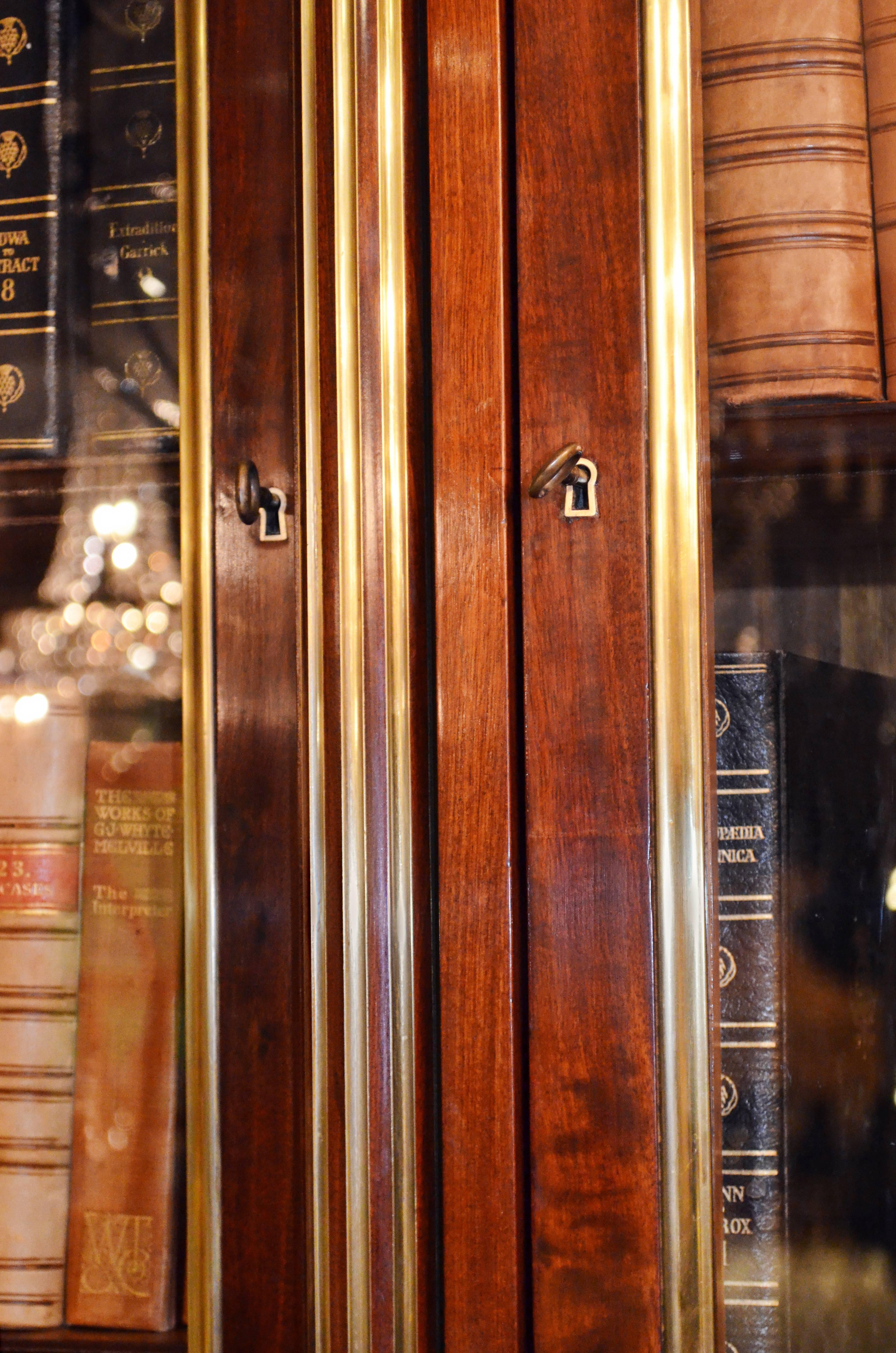19th Century French Louis XVI Mahogany Bookcase In Excellent Condition For Sale In London, GB