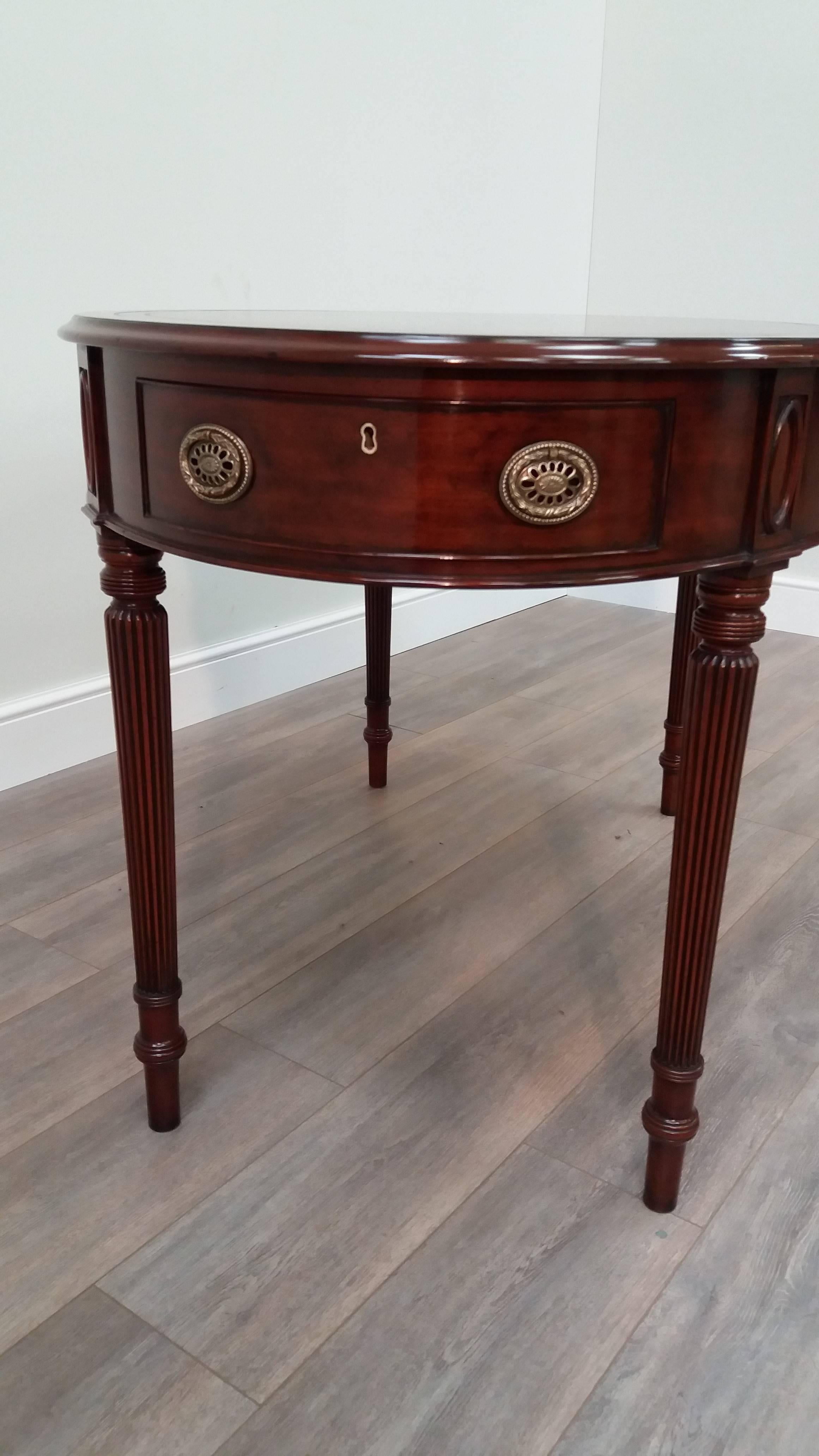 Arthur Brett Regency-style Mahogany Oval Writing Table with Leather Top In Excellent Condition For Sale In London, GB