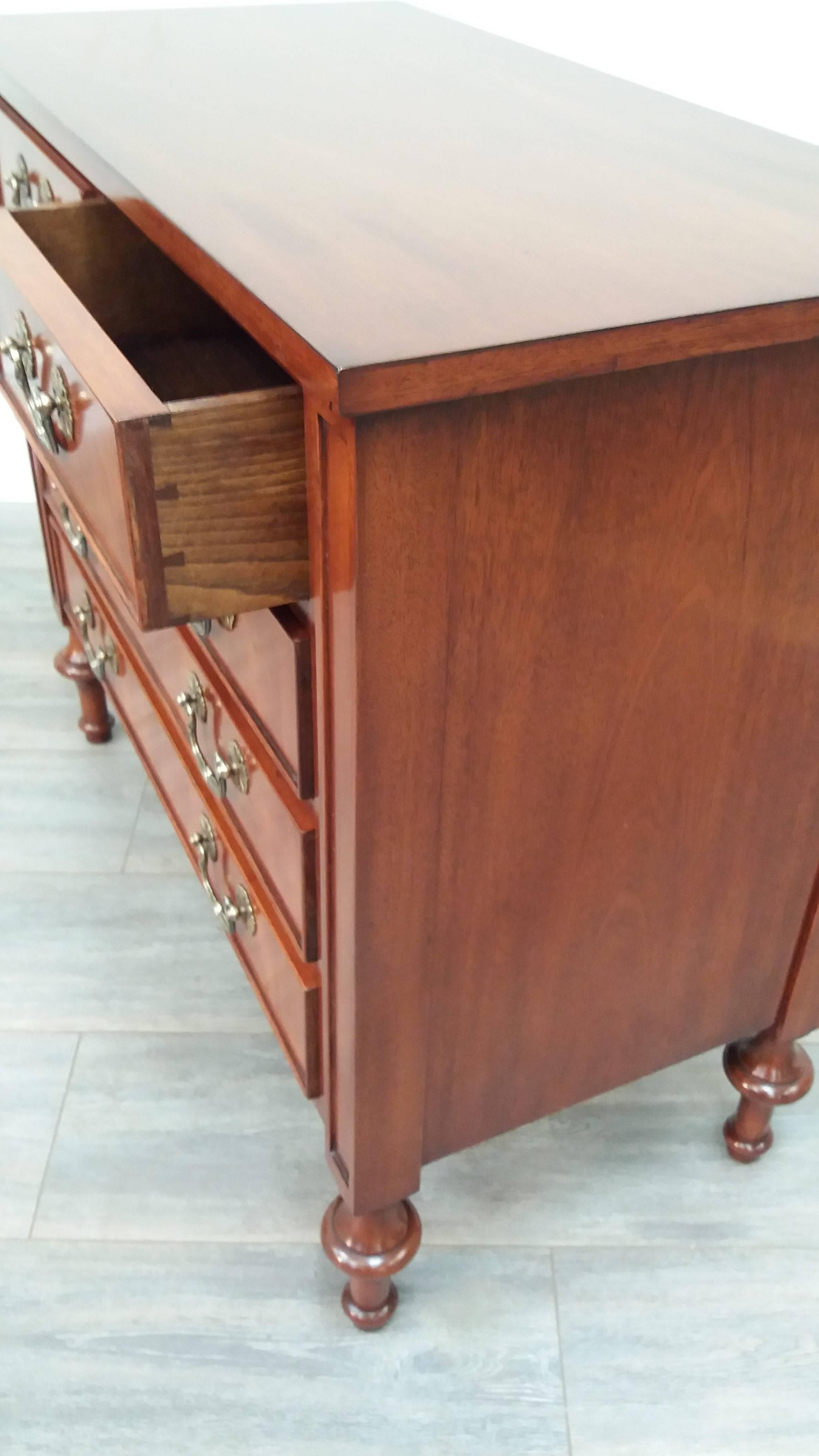 Arthur Brett Mahogany Bedside Chest of Five Drawers In Excellent Condition For Sale In London, GB