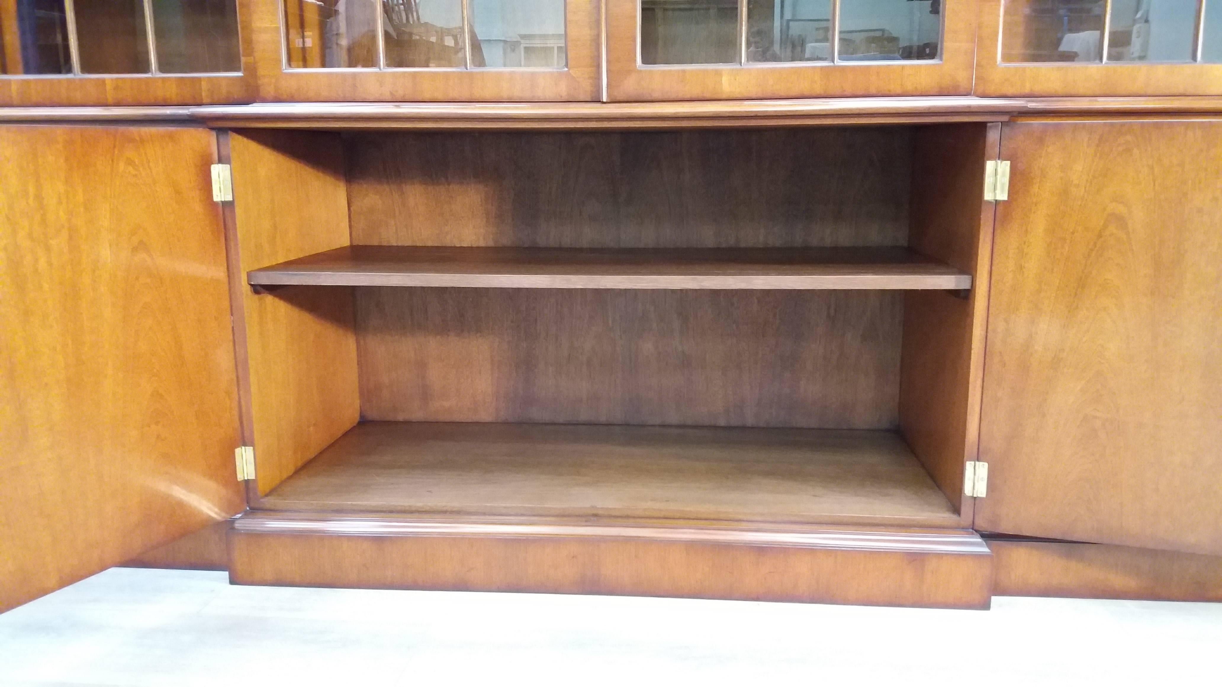 Arthur Brett Mahogany Four-Door George III-style Breakfront Bookcase  In Excellent Condition For Sale In London, GB