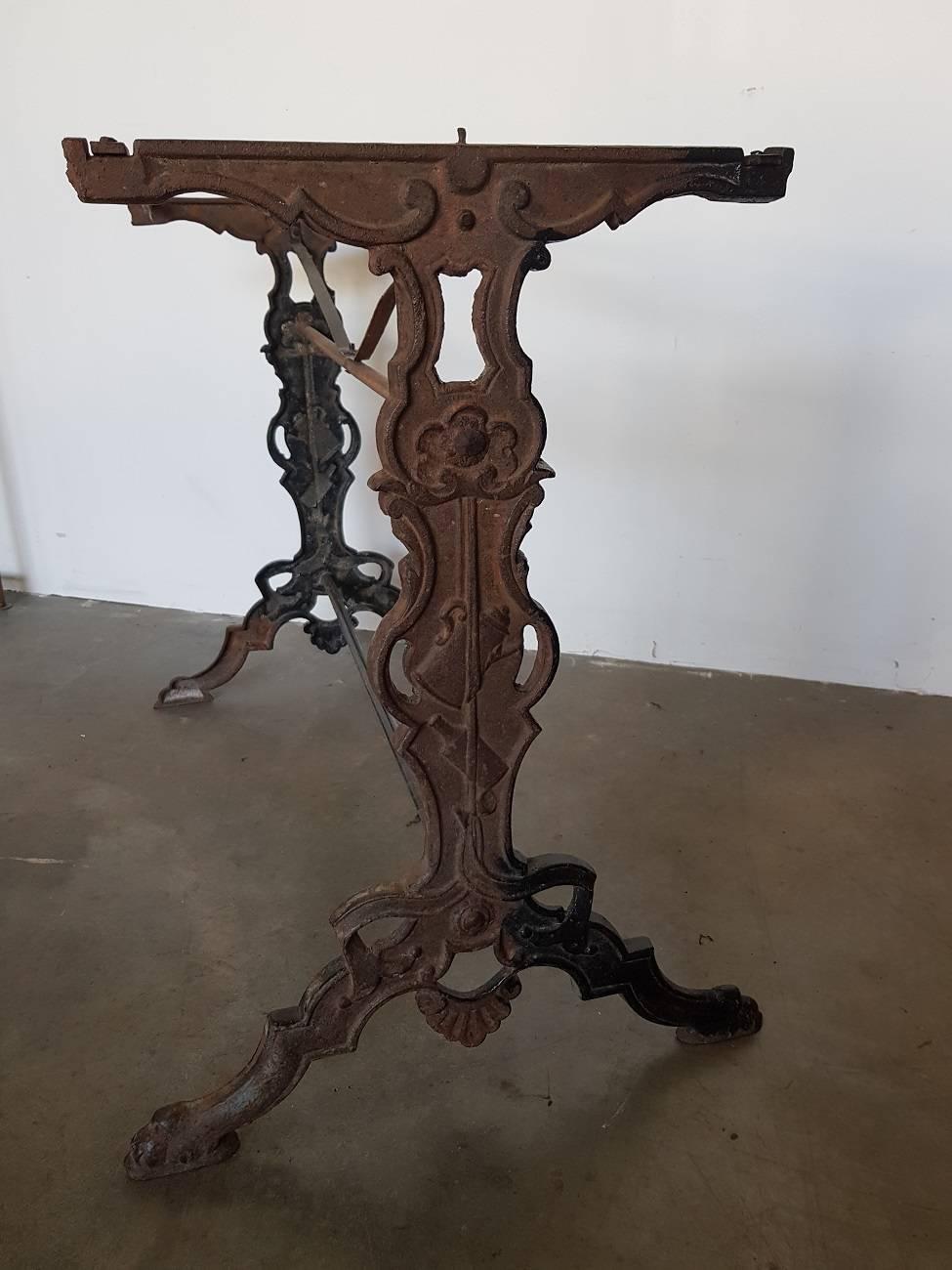 Late 19th century cast iron bistro table made in France, circa 1880, with relief decoration in the form of flowers, coffee can, bottle and a wine glass on both sides of legs.
It's a barn find in France, in a good, solid and original