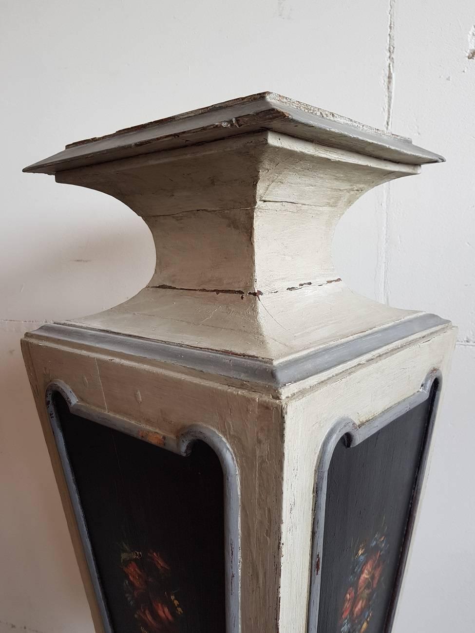 Early 19th Century French Grey Painted Wooden Column In Good Condition In Raalte, NL
