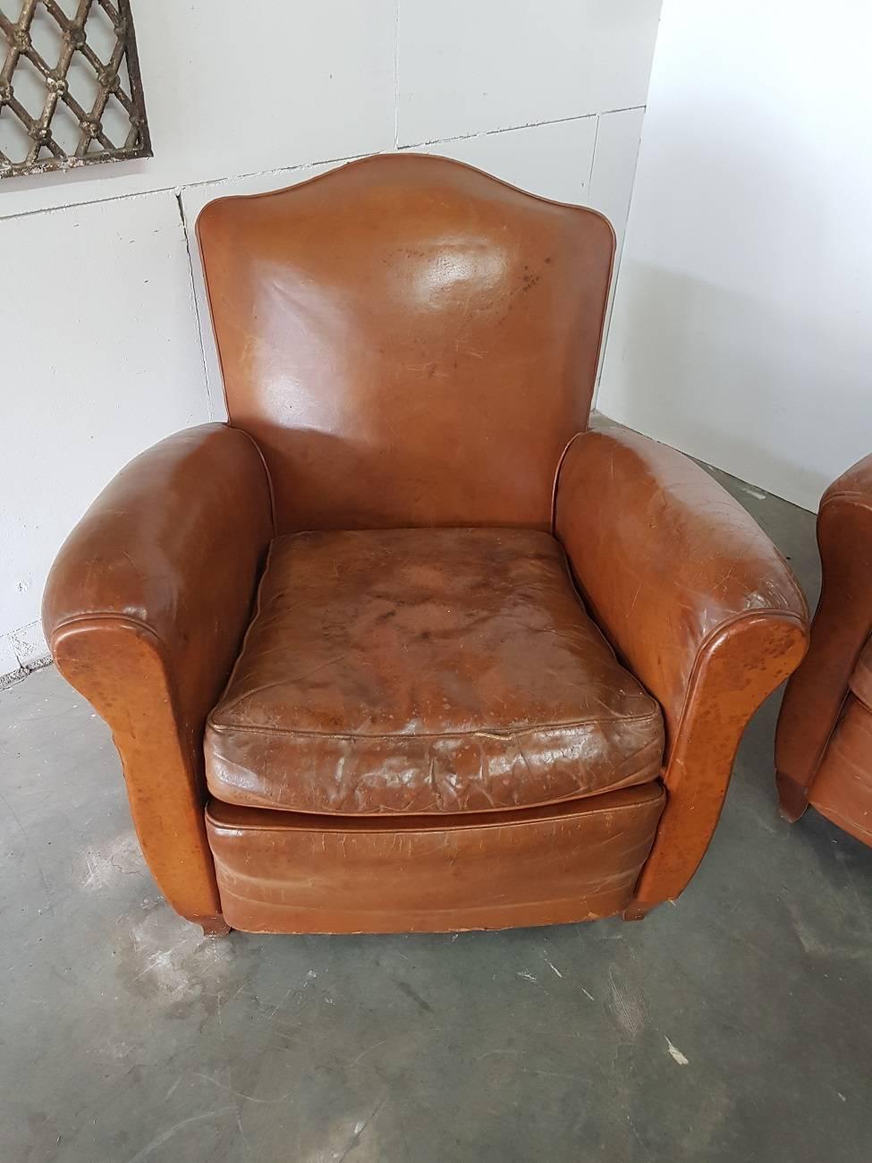 Vintage French leather sofa set from the 1950s consisting of two armchairs and a matching two person sofa. Everything is in a good but used condition.

The measurements are,
Chairs depth 88 cm/ 34.6 inch.
 Width 83 cm/ 32.6 inch.
 Height 82 cm/