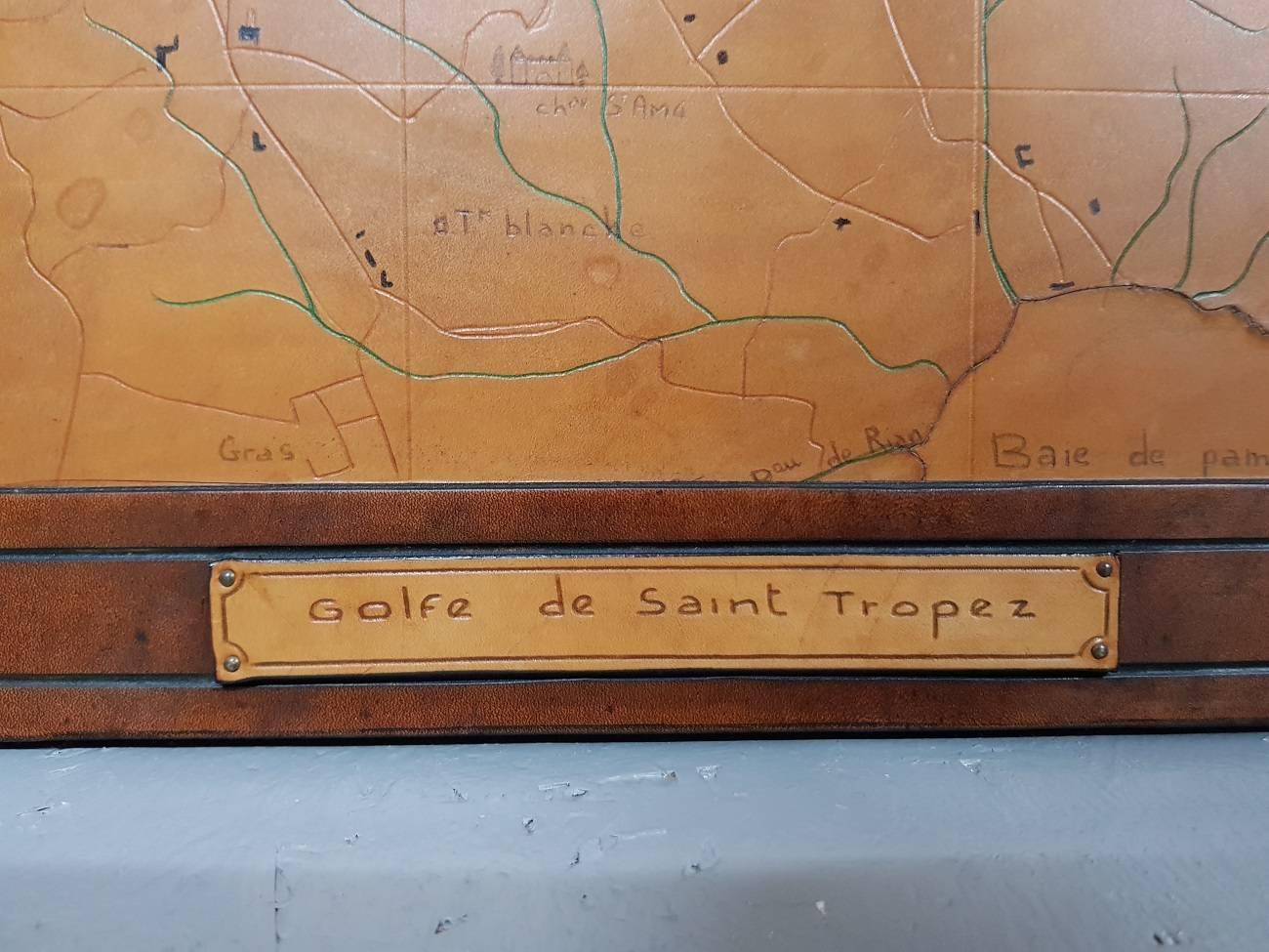 French vintage leather map of wooden panel from the 1960s-1970s of Golfe de St. Tropez with city's around it.

The measurements are,
Depth 2 cm/ 0.7 inch.
Width 104 cm/ 40.9 inch.
Height 74.5 cm/ 29.3 inch.
      