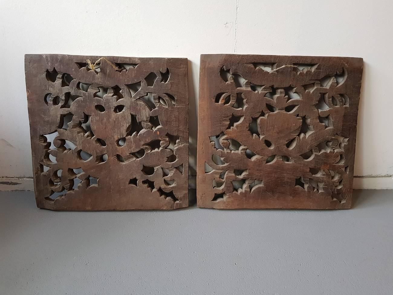 Two Rare 18th Century Carved Oak Panels with a Floral Scene For Sale 2