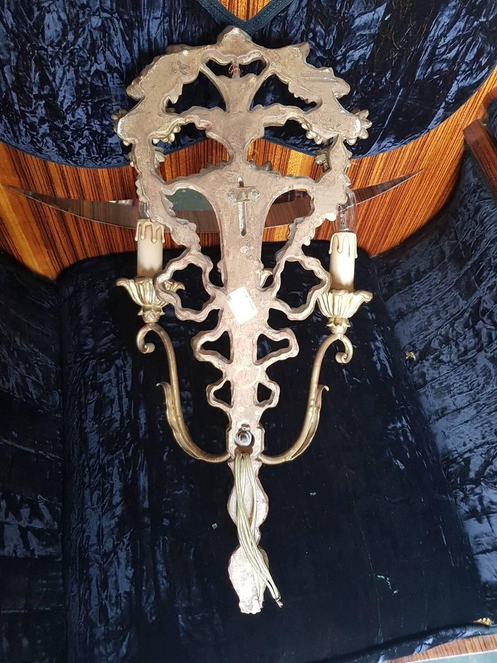 Italian Wooden Gilded Three-Light Wall Applique Louis Seize Style from the 1960s In Good Condition For Sale In Raalte, NL