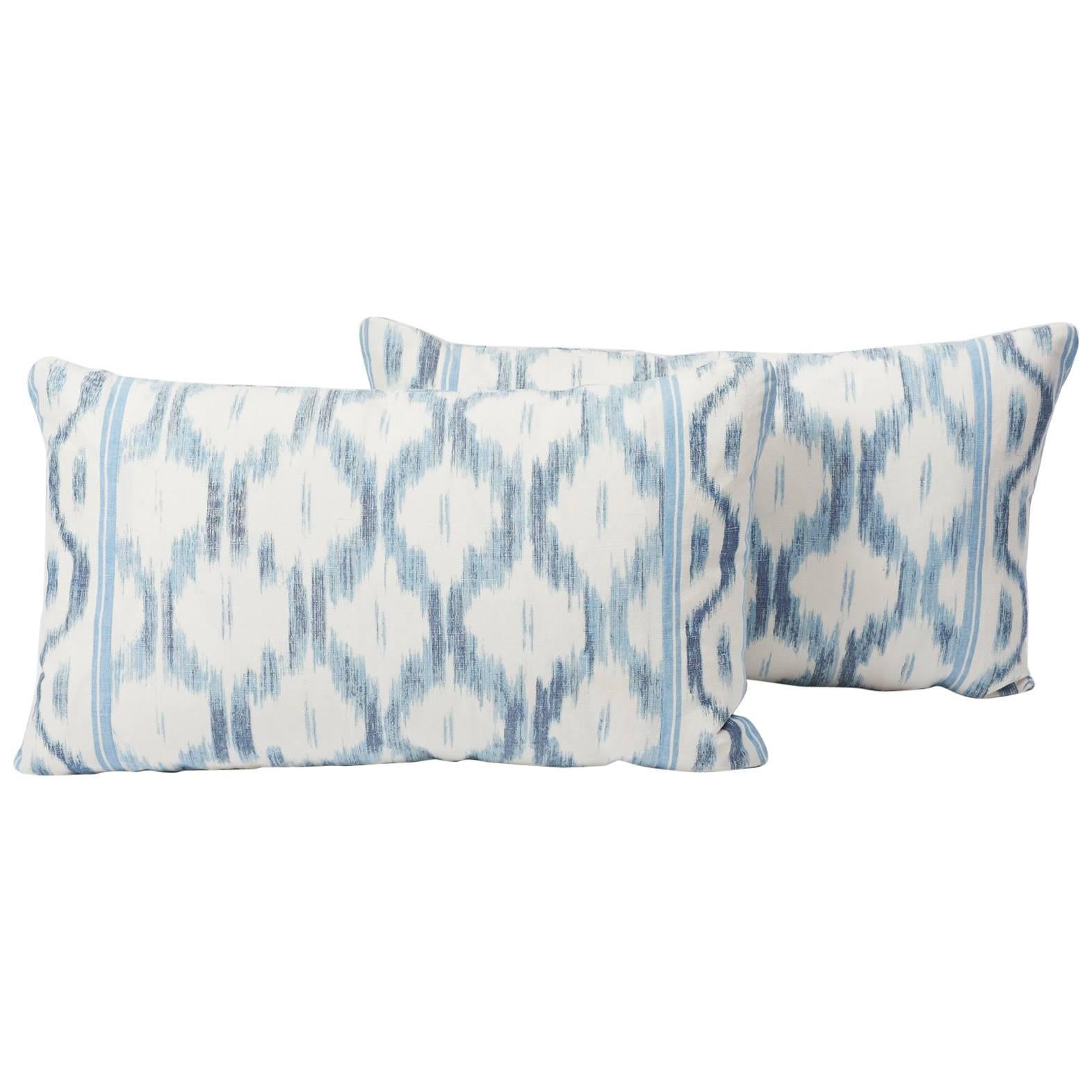 This artisanal crafted Schumacher pattern, in collaboration with Mark D. Sikes, puts a fresh spin on an archival ikat. Santa Monica Ikat's geometric design adds a modern and playful twist on this lumbar pillow. In this indigo color way, this