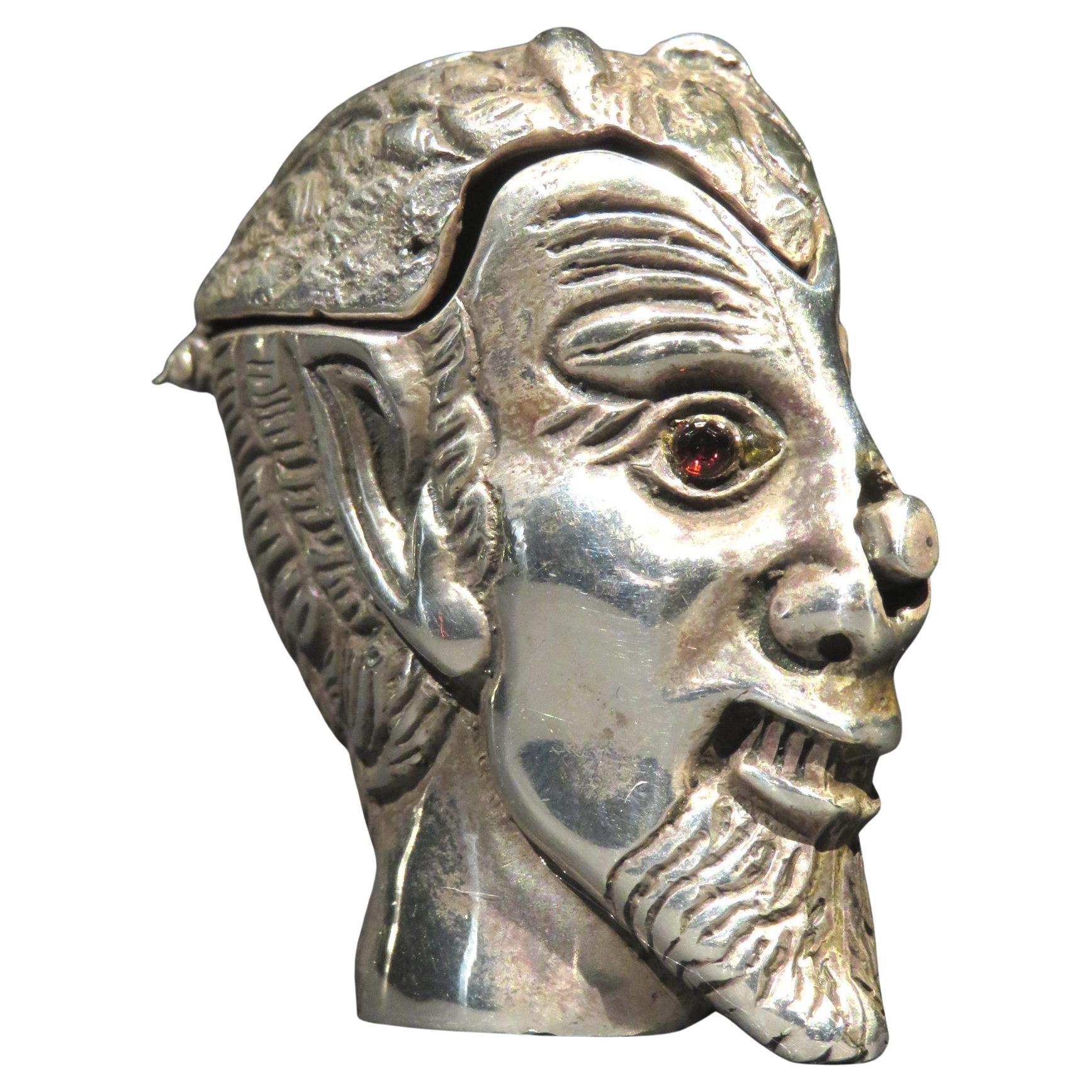 Ein Vesta-Etui aus Sterlingsilber des frühen 20. Jahrhunderts in Form eines Teufelskopfes