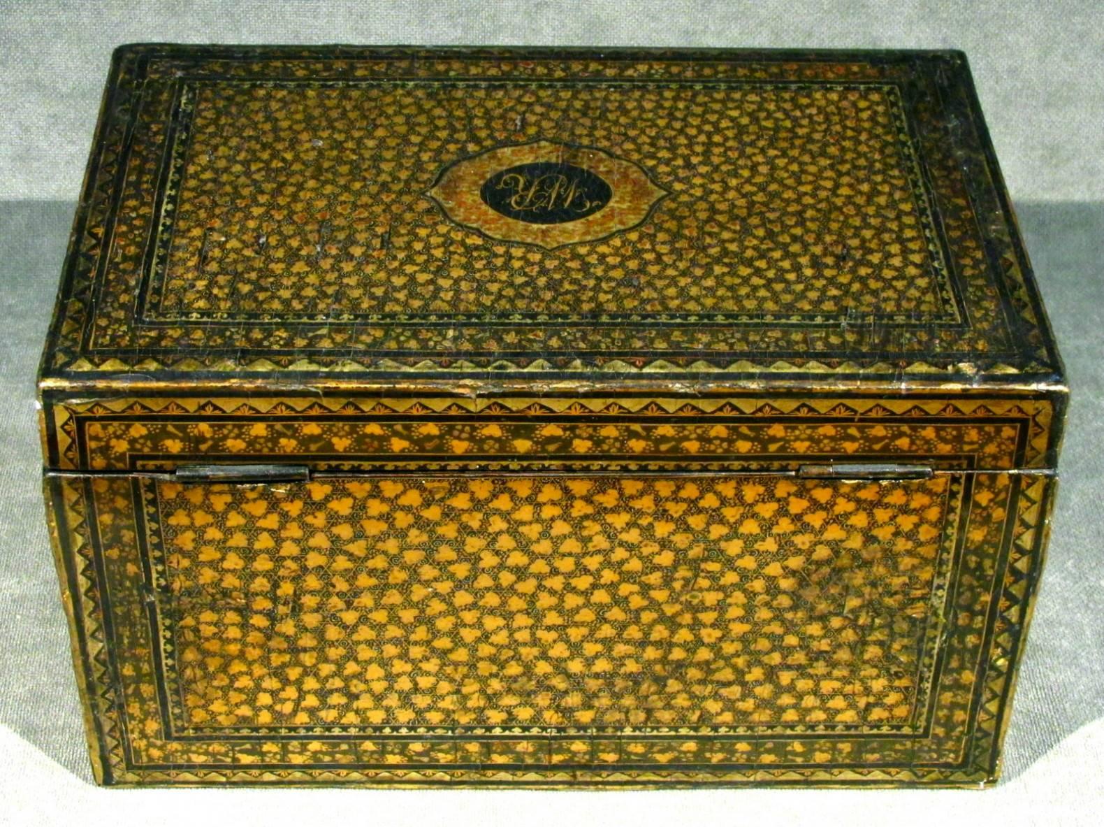 An Exceptional 19th Century Chinese Export Lacquer Tea Caddy, Guangzhou (Canton) In Good Condition In Ottawa, Ontario