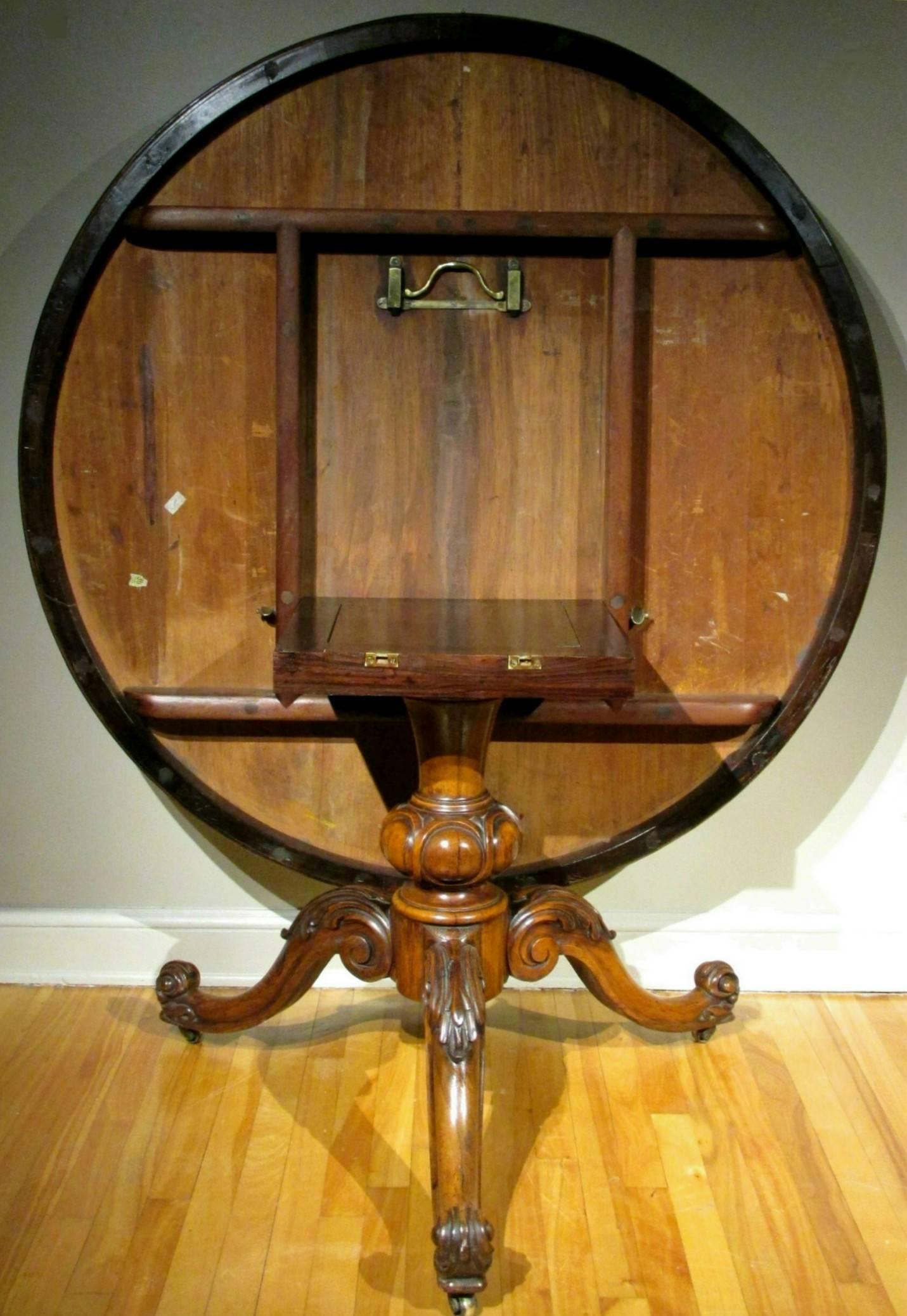 Highly Figured 19th Century Rosewood Centre Table In Good Condition In Ottawa, Ontario