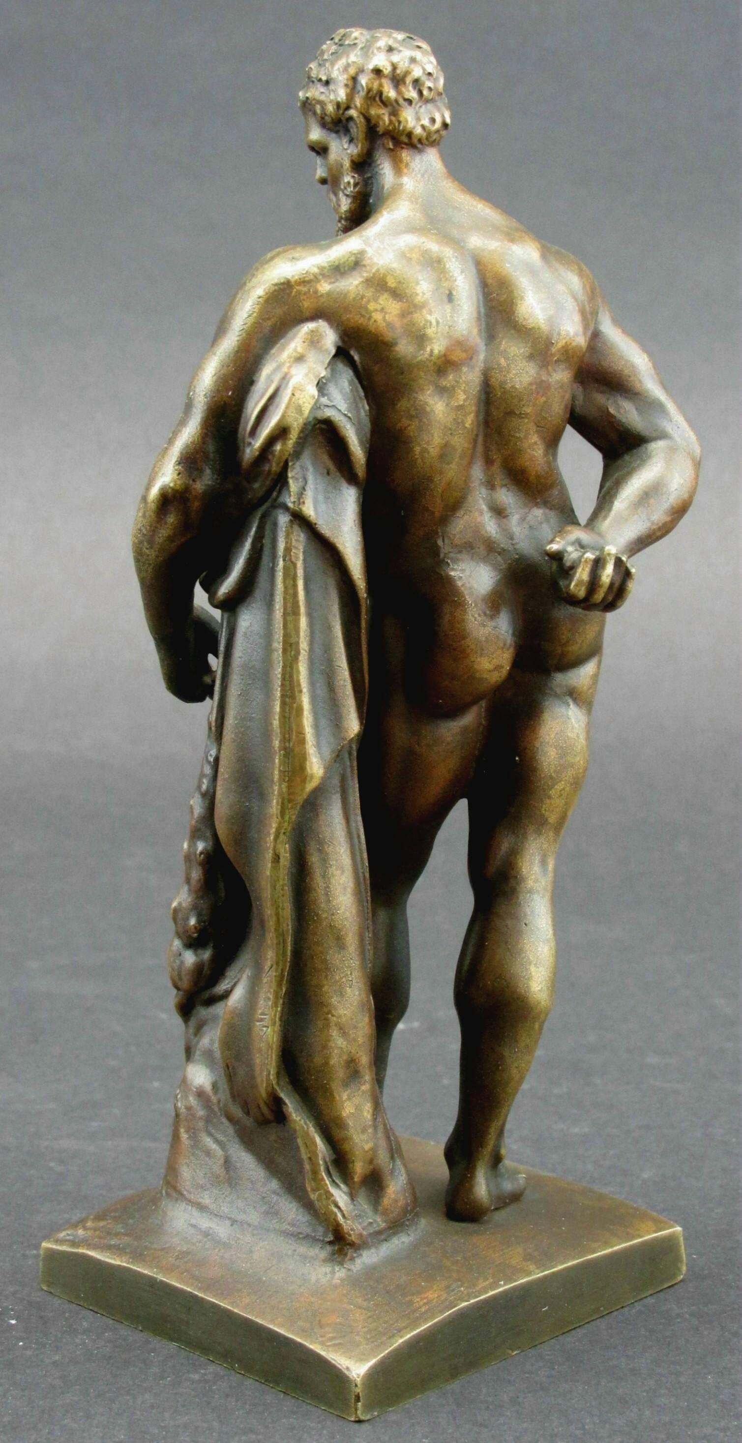 Very Good 19th Century ‘Grand Tour’ Desk-Top Bronze of the Farnese Hercules In Good Condition In Ottawa, Ontario