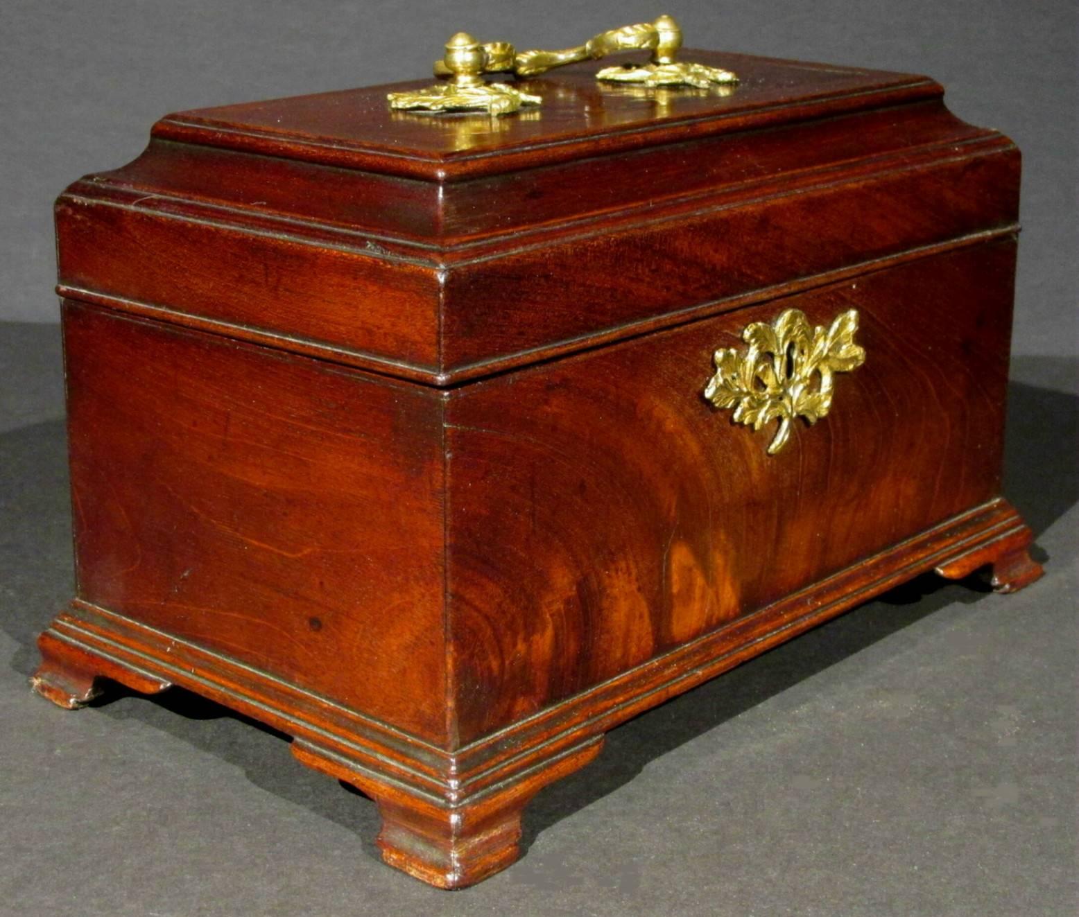 Great Britain (UK) Very Fine 18th Century Chippendale Rococo-Period Mahogany Tea Caddy