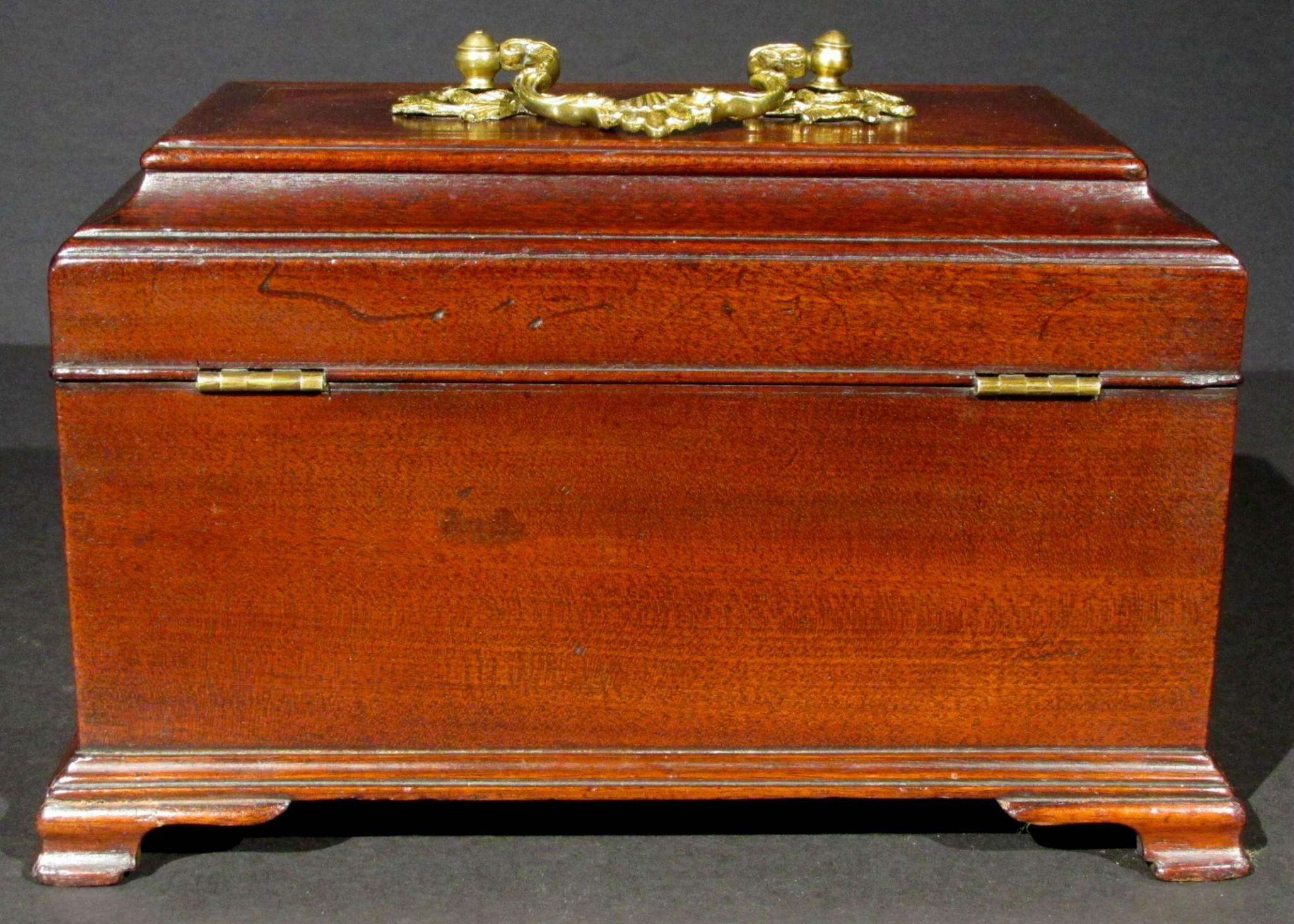 Very Fine 18th Century Chippendale Rococo-Period Mahogany Tea Caddy In Good Condition In Ottawa, Ontario