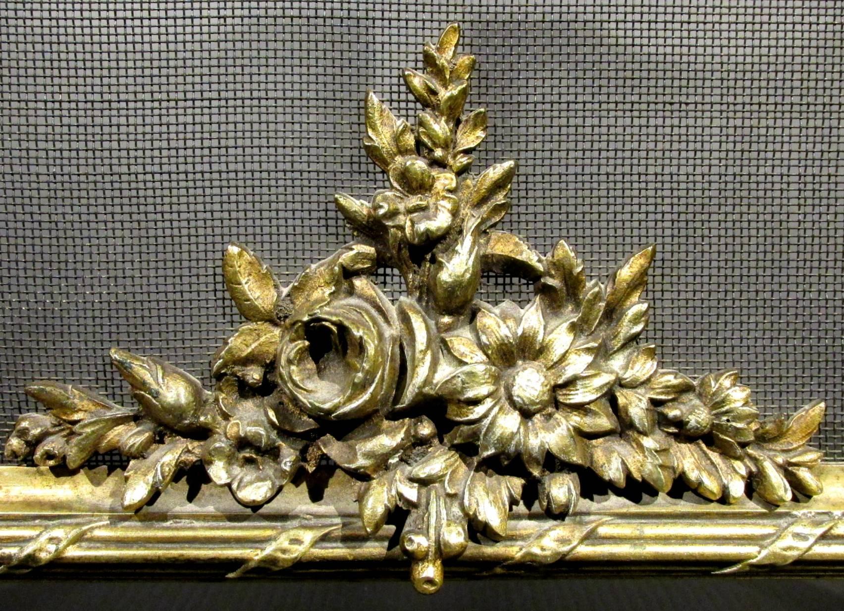 Fine 19th Century Louis XVI Style Gilt Brass Fire Screen, France 1870 In Good Condition In Ottawa, Ontario