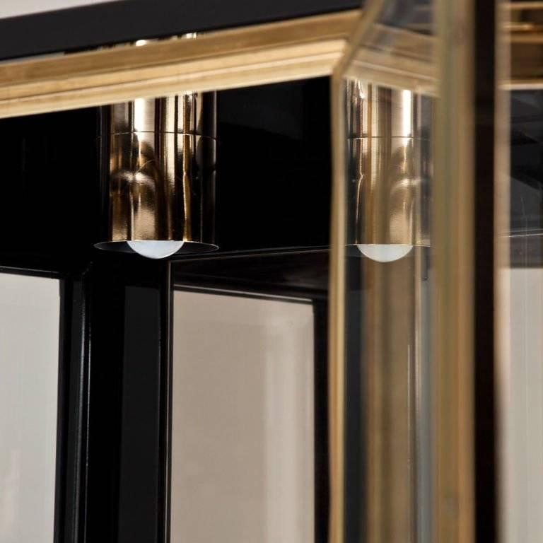 American Pair of Black Lacquered and Brass Display Cabinets by Henredon For Sale
