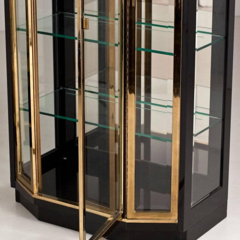 Pair of Black Lacquered and Brass Display Cabinets by Henredon In Good Condition For Sale In Dallas, TX