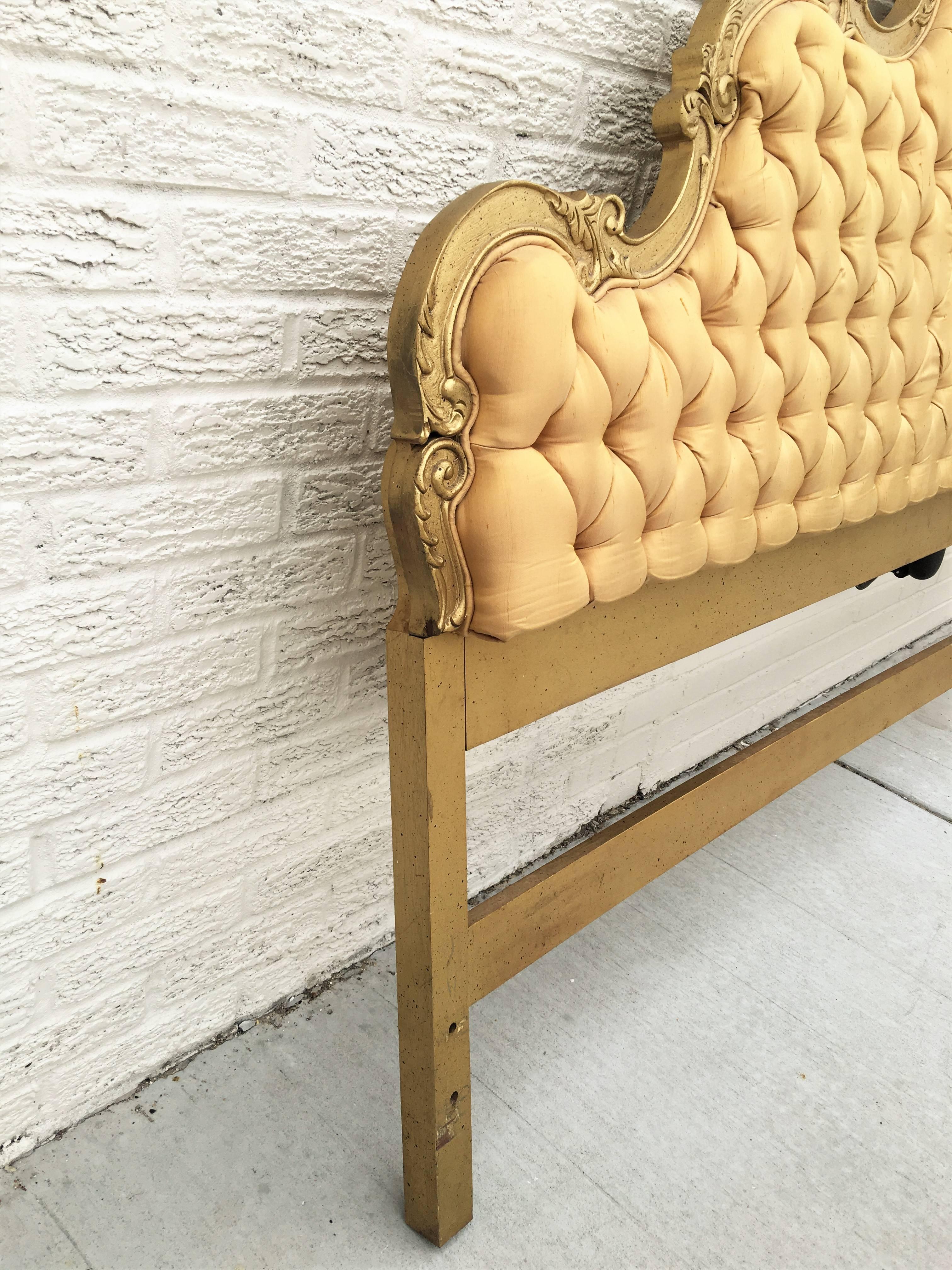 Hollywood Regency Style Gold Silk Tufted King Headboard In Good Condition In Dallas, TX