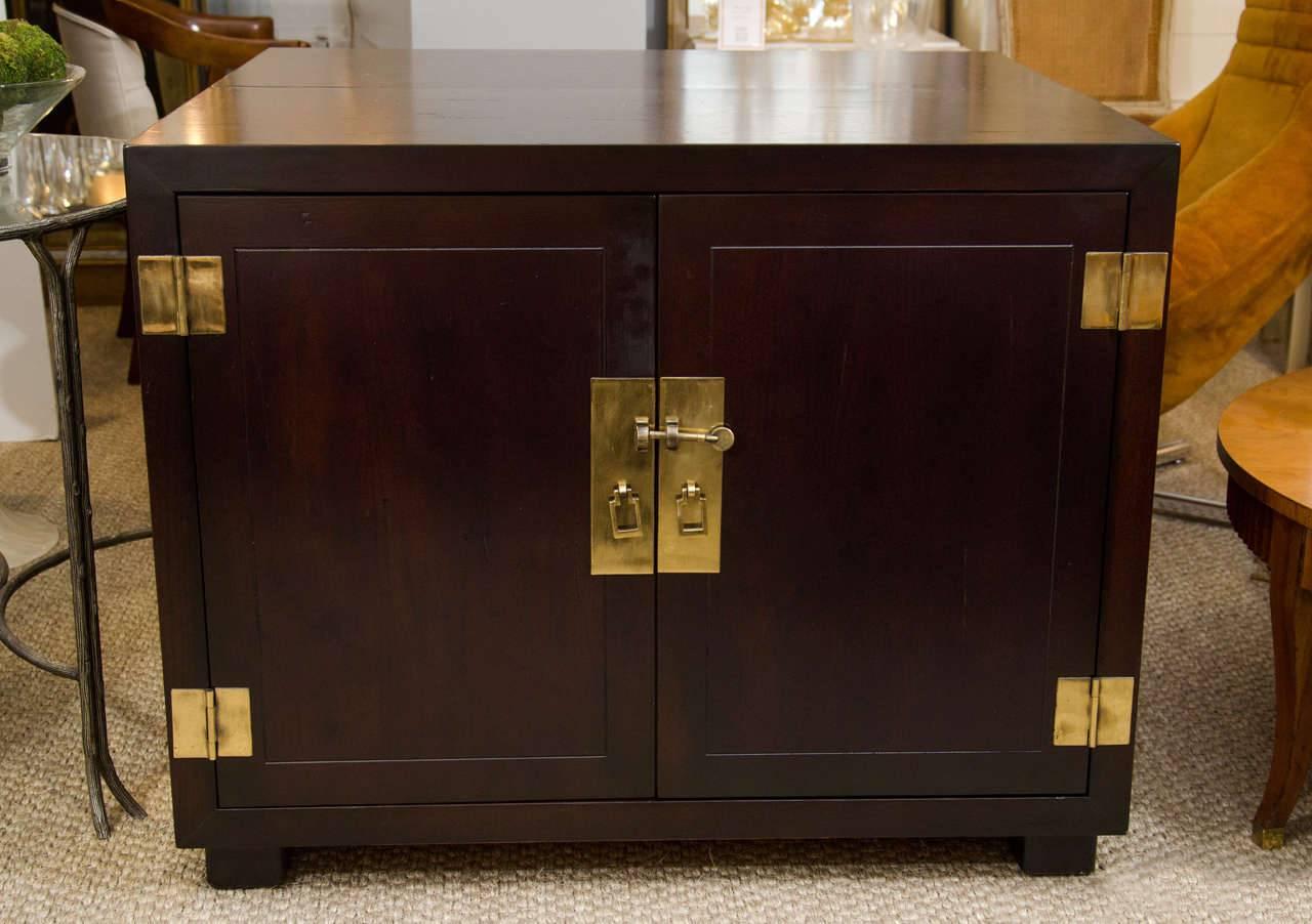 Late 20th Century Pair of Henredon Cabinets For Sale