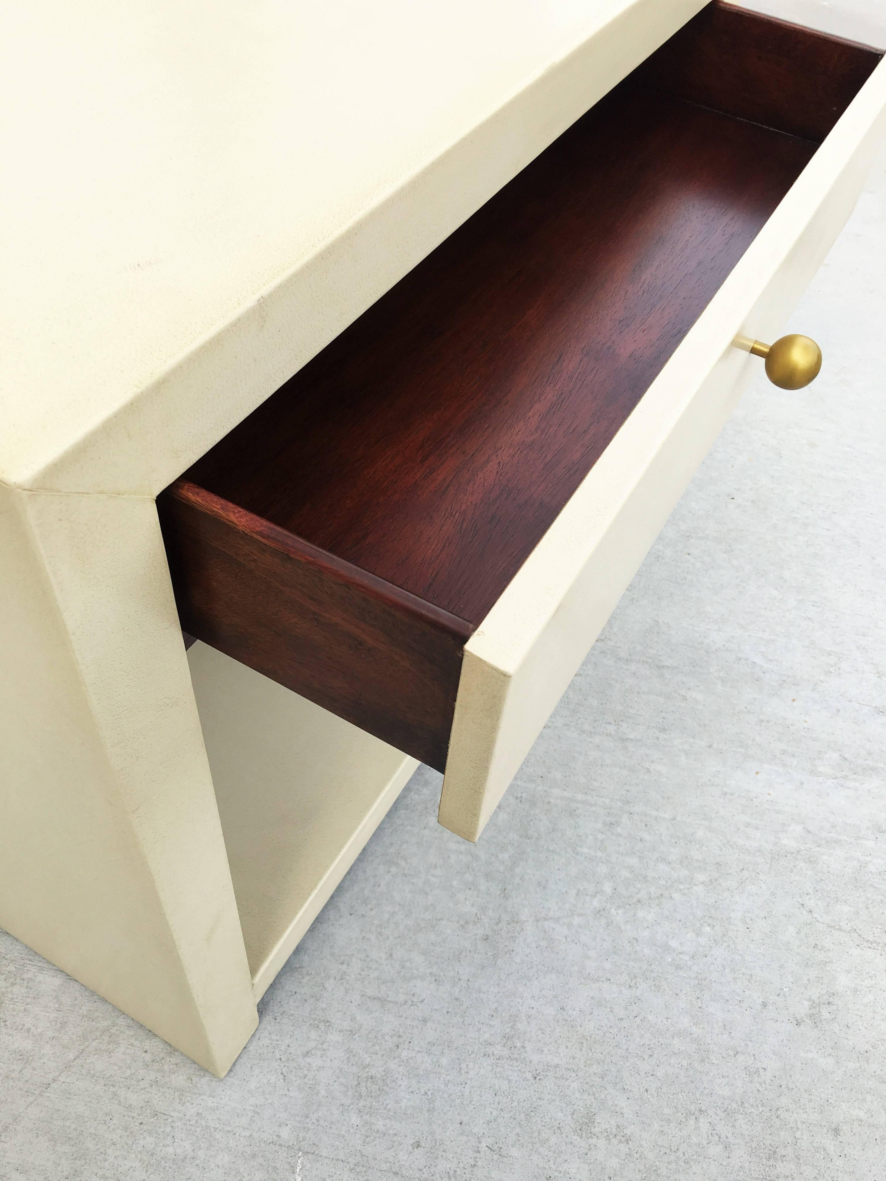 Pair of Stunning Vintage Side Tables/Nightstands in the Style of Karl Springer In Excellent Condition For Sale In Dallas, TX