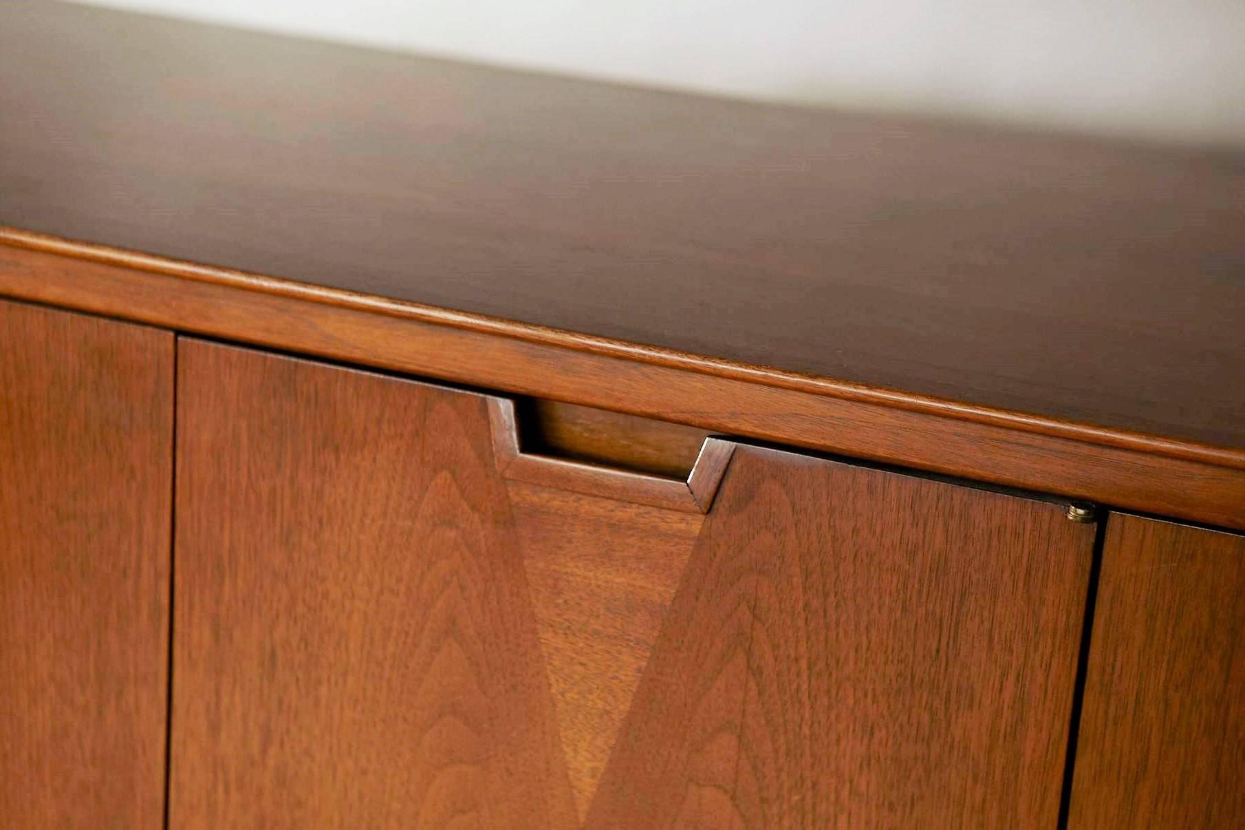 Mid-Century Modern Highboy by John Stuart In Good Condition For Sale In Dallas, TX