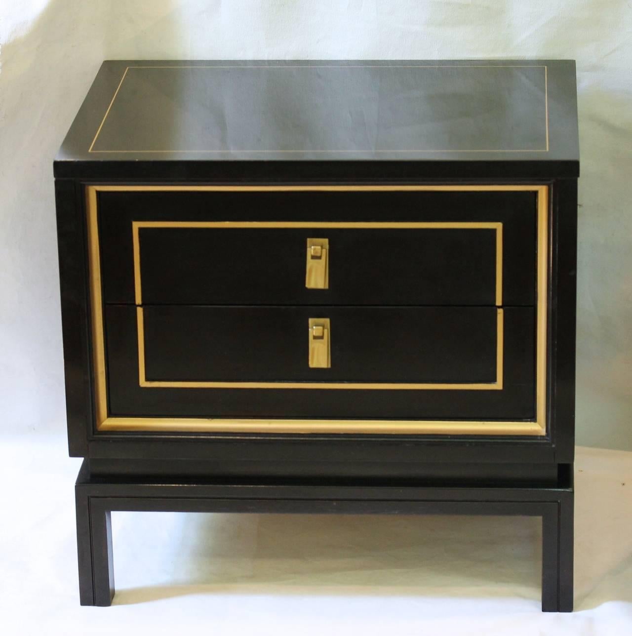 Pair of American of Martinsville Black and Gold Lacquered Nightstands In Good Condition For Sale In Dallas, TX