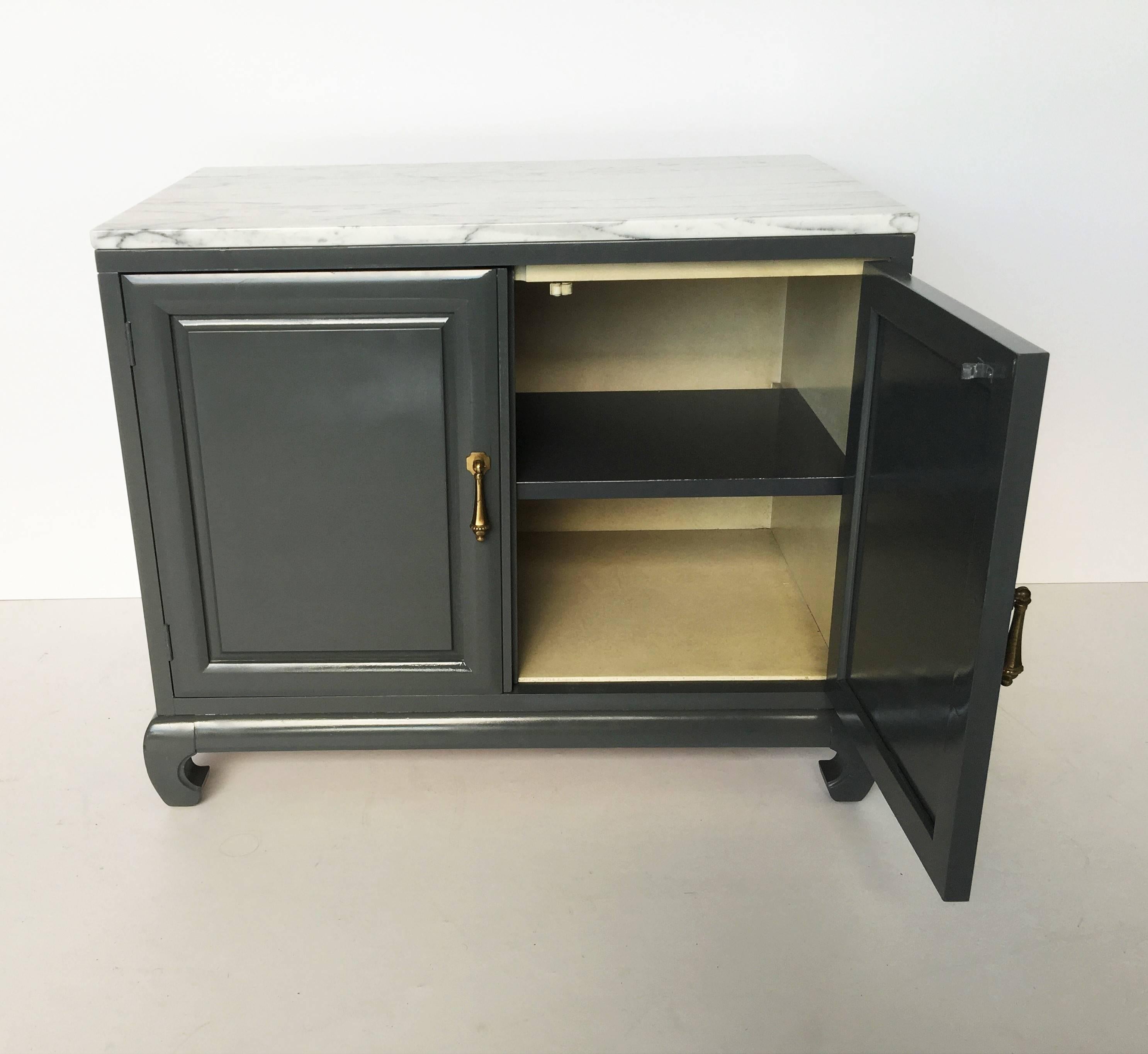 Pair of Modern Lacquered Cabinets with Brass Pulls and Marble Tops For Sale 3