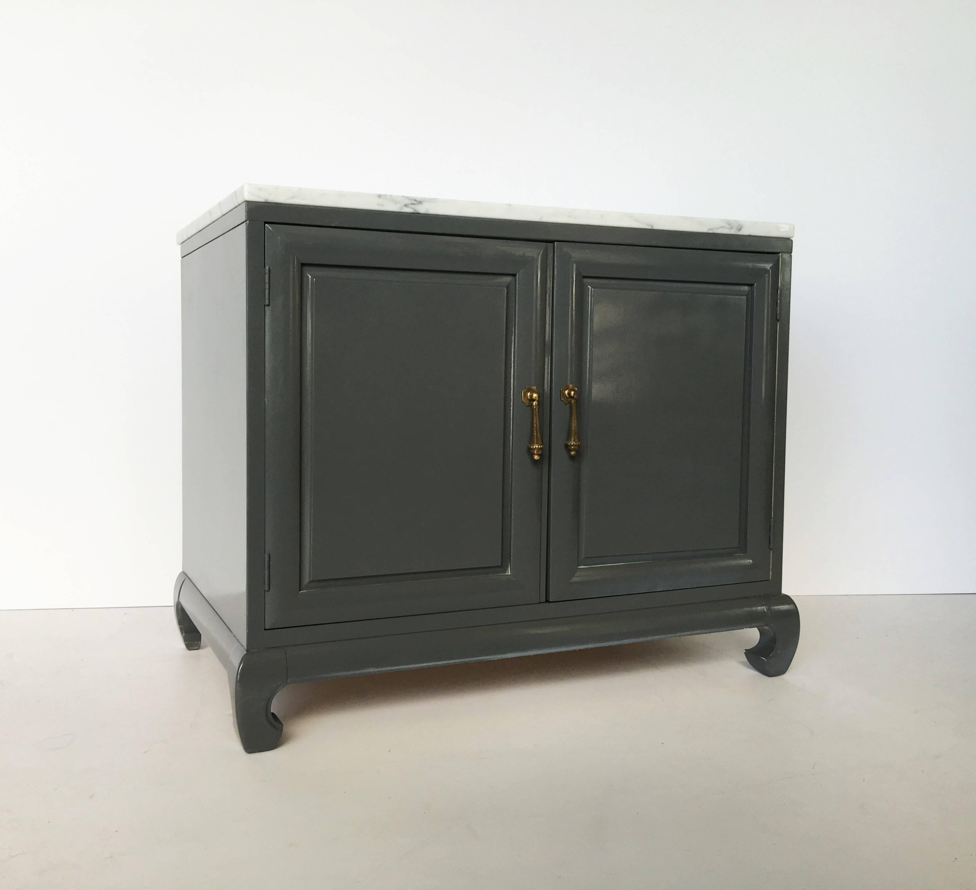 Mid-20th Century Pair of Modern Lacquered Cabinets with Brass Pulls and Marble Tops For Sale
