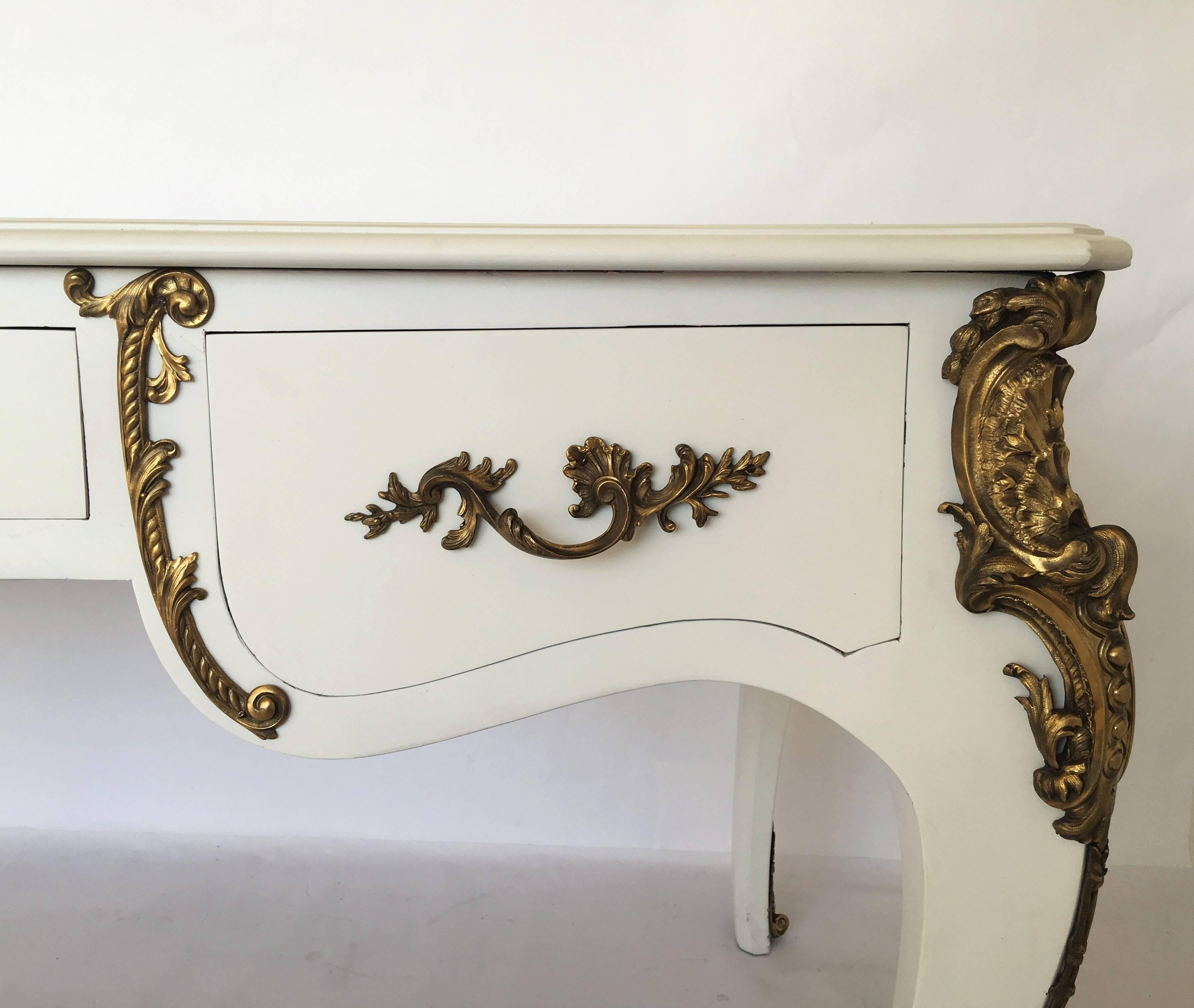 Louis XV Style Lacquered and Gilt Bronze-Mounted Bureau Plat In Excellent Condition For Sale In Dallas, TX